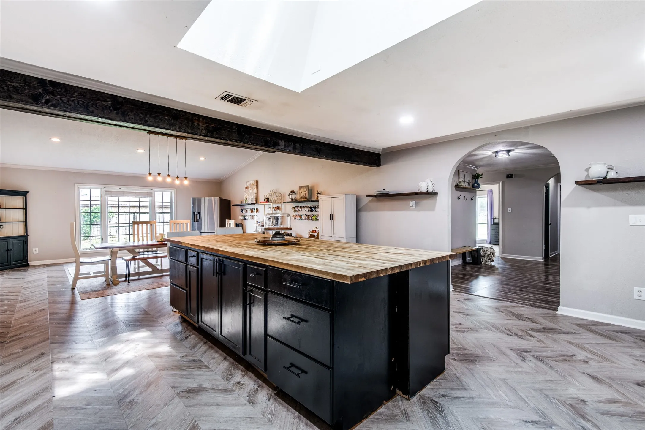 Single Family Residence For Sale in Van Zandt County , 18919 State Highway 64, Canton, Texas 75103, 4 Bedroom, 5 Bathroom, Garage spaces, 4,216 Sqft, built in 1990, mls#21276048, Real Estate Agent in Canton, Homes For Sale in Van Zandt county, Homes For Sale in Canton, Realtor in Canton Texas, Real Estate Brokerage Independent Realty Texas, Luminita Cordes Realtor