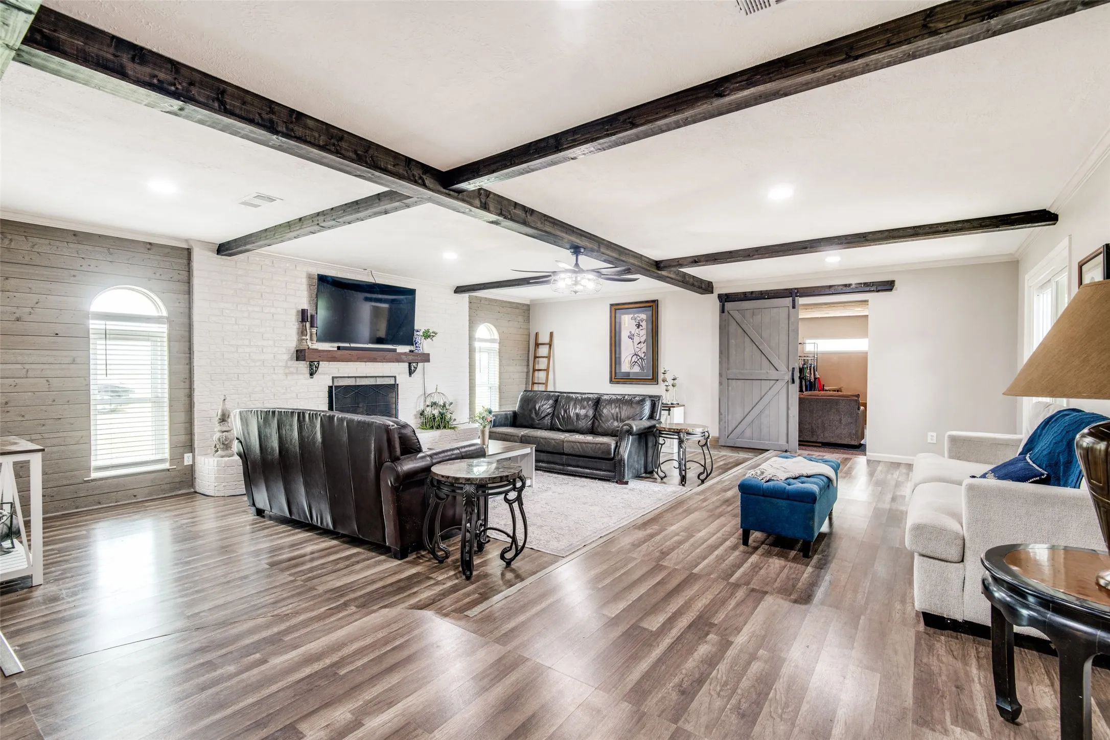 Single Family Residence For Sale in Van Zandt County , 18919 State Highway 64, Canton, Texas 75103, 4 Bedroom, 5 Bathroom, Garage spaces, 4,216 Sqft, built in 1990, mls#21276048, Real Estate Agent in Canton, Homes For Sale in Van Zandt county, Homes For Sale in Canton, Realtor in Canton Texas, Real Estate Brokerage Independent Realty Texas, Luminita Cordes Realtor