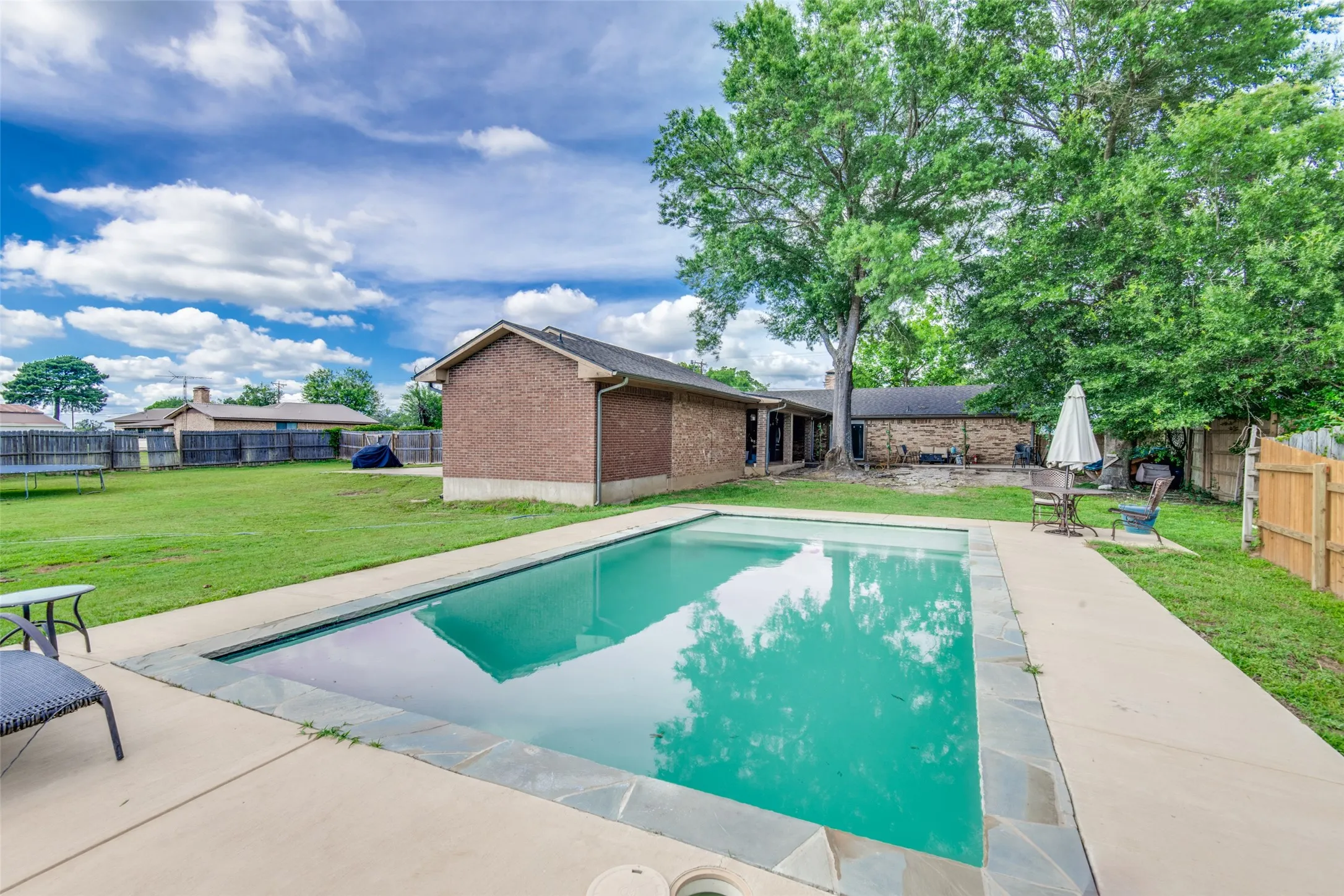 Single Family Residence For Sale in Van Zandt County , 18919 State Highway 64, Canton, Texas 75103, 4 Bedroom, 5 Bathroom, Garage spaces, 4,216 Sqft, built in 1990, mls#21276048, Real Estate Agent in Canton, Homes For Sale in Van Zandt county, Homes For Sale in Canton, Realtor in Canton Texas, Real Estate Brokerage Independent Realty Texas, Luminita Cordes Realtor