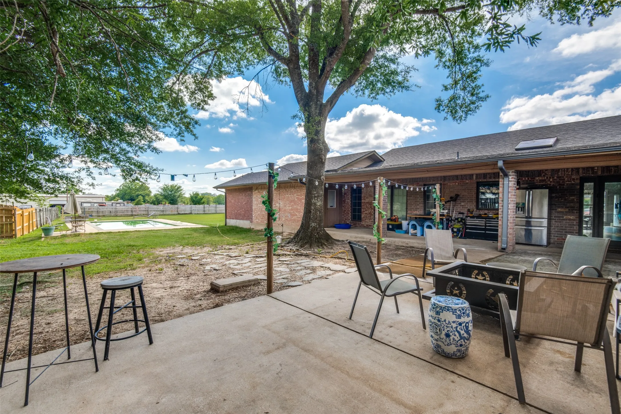 Single Family Residence For Sale in Van Zandt County , 18919 State Highway 64, Canton, Texas 75103, 4 Bedroom, 5 Bathroom, Garage spaces, 4,216 Sqft, built in 1990, mls#21276048, Real Estate Agent in Canton, Homes For Sale in Van Zandt county, Homes For Sale in Canton, Realtor in Canton Texas, Real Estate Brokerage Independent Realty Texas, Luminita Cordes Realtor