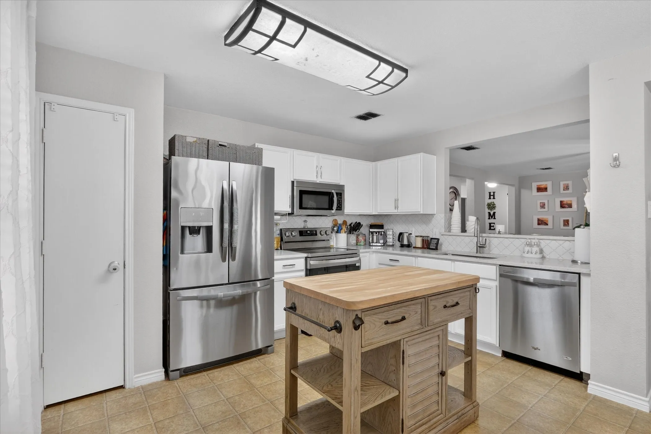 Single Family Residence For Sale in Dallas County , 2019 Limestone Drive, Grand Prairie, Texas 75052, 4 Bedroom, 2 Bathroom, 1 Garage spaces, 1,922 Sqft, built in 2006, Price $368,000, mls#21278929, Real Estate Agent in Grand Prairie, Homes For Sale in Dallas county, Homes For Sale in Grand Prairie, Realtor in Grand Prairie Texas, Real Estate Brokerage Independent Realty Texas, Luminita Cordes Realtor