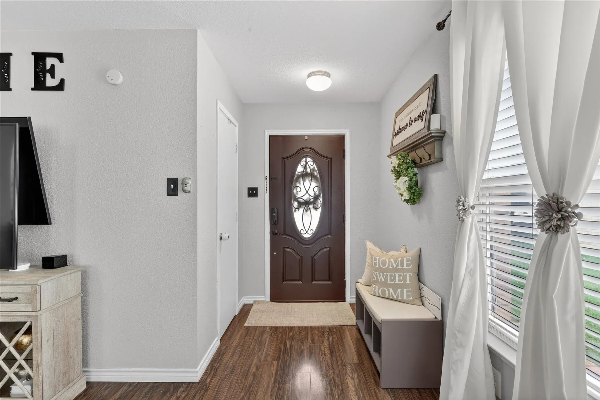 Single Family Residence For Sale in Dallas County , 2019 Limestone Drive, Grand Prairie, Texas 75052, 4 Bedroom, 2 Bathroom, 1 Garage spaces, 1,922 Sqft, built in 2006, Price $368,000, mls#21278929, Real Estate Agent in Grand Prairie, Homes For Sale in Dallas county, Homes For Sale in Grand Prairie, Realtor in Grand Prairie Texas, Real Estate Brokerage Independent Realty Texas, Luminita Cordes Realtor