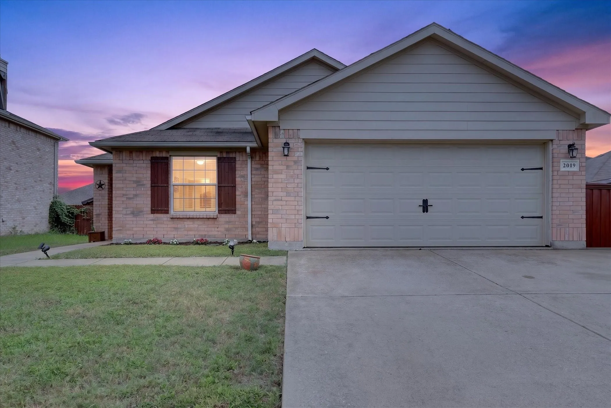 Single Family Residence For Sale in Dallas County , 2019 Limestone Drive, Grand Prairie, Texas 75052, 4 Bedroom, 2 Bathroom, 1 Garage spaces, 1,922 Sqft, built in 2006, Price $368,000, mls#21278929, Real Estate Agent in Grand Prairie, Homes For Sale in Dallas county, Homes For Sale in Grand Prairie, Realtor in Grand Prairie Texas, Real Estate Brokerage Independent Realty Texas, Luminita Cordes Realtor
