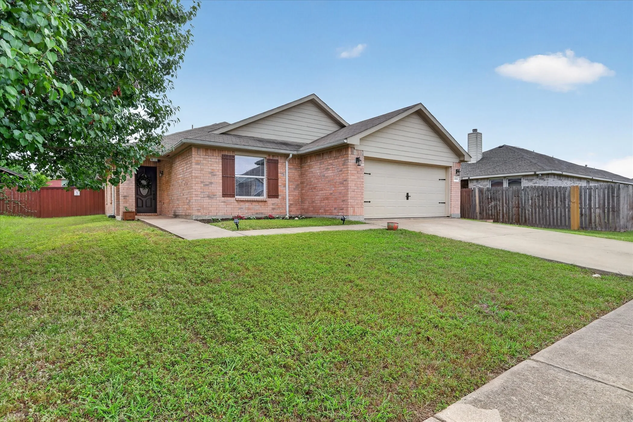 Single Family Residence For Sale in Dallas County , 2019 Limestone Drive, Grand Prairie, Texas 75052, 4 Bedroom, 2 Bathroom, 1 Garage spaces, 1,922 Sqft, built in 2006, Price $368,000, mls#21278929, Real Estate Agent in Grand Prairie, Homes For Sale in Dallas county, Homes For Sale in Grand Prairie, Realtor in Grand Prairie Texas, Real Estate Brokerage Independent Realty Texas, Luminita Cordes Realtor