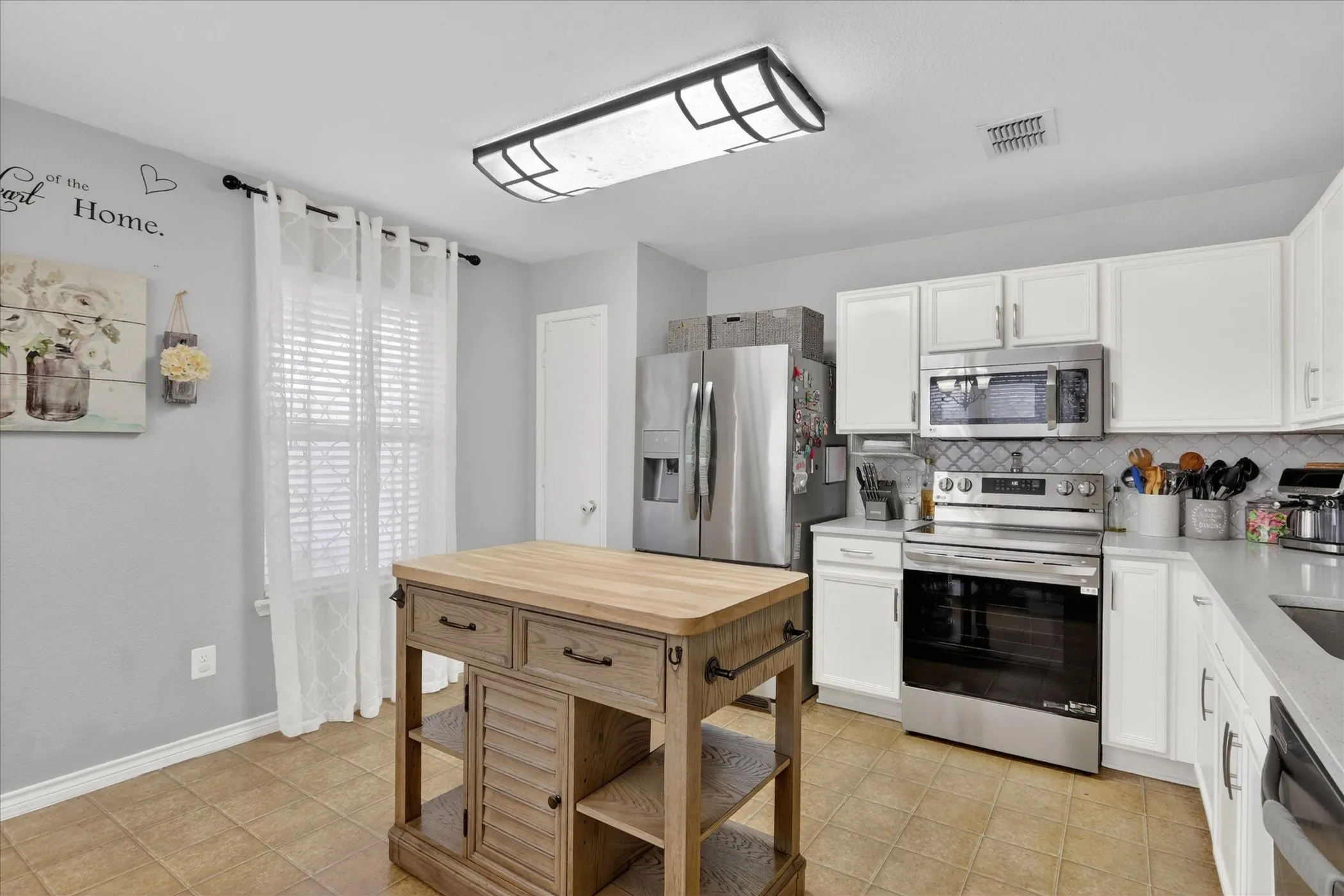 Single Family Residence For Sale in Dallas County , 2019 Limestone Drive, Grand Prairie, Texas 75052, 4 Bedroom, 2 Bathroom, 1 Garage spaces, 1,922 Sqft, built in 2006, Price $368,000, mls#21278929, Real Estate Agent in Grand Prairie, Homes For Sale in Dallas county, Homes For Sale in Grand Prairie, Realtor in Grand Prairie Texas, Real Estate Brokerage Independent Realty Texas, Luminita Cordes Realtor
