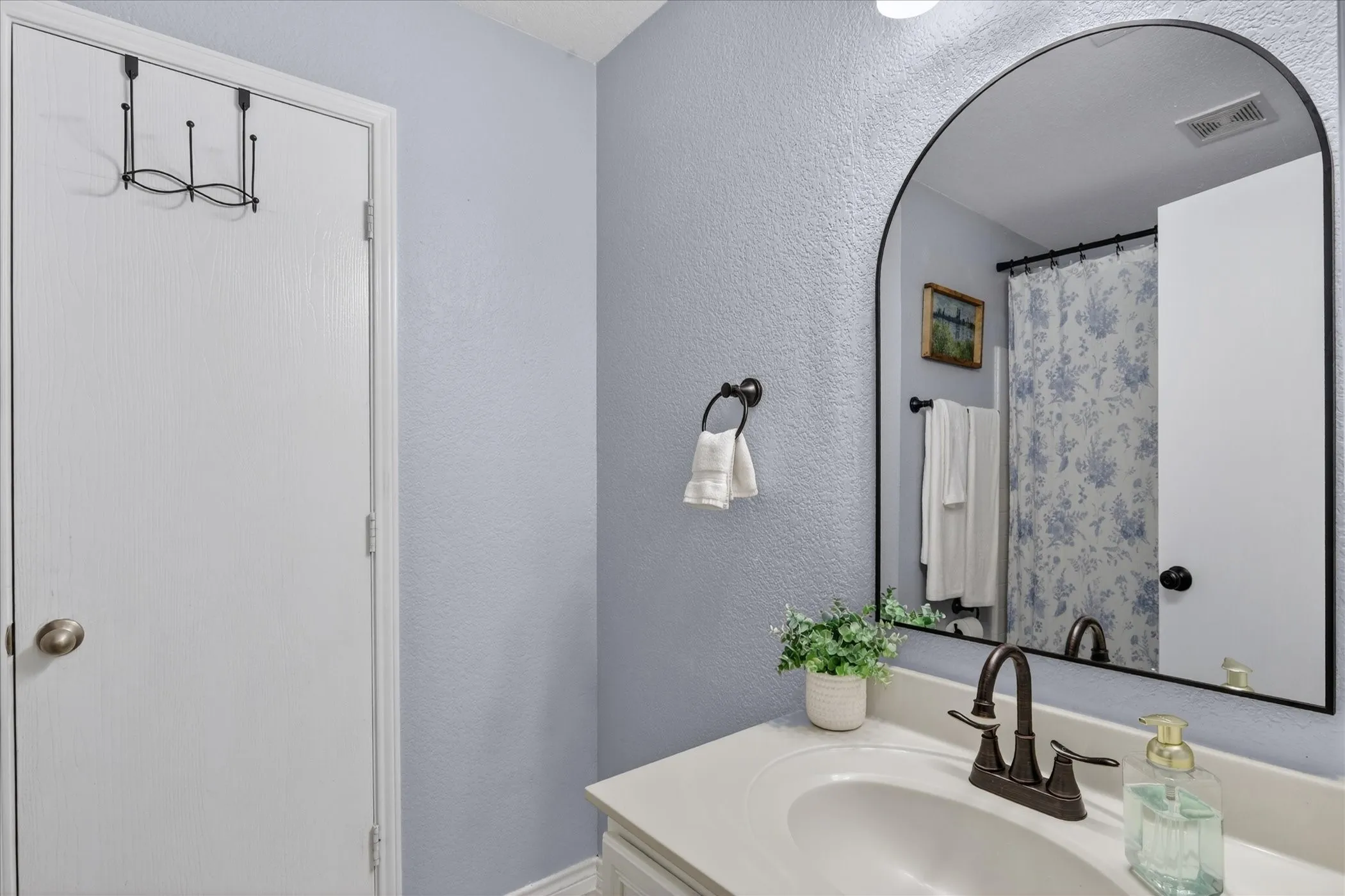 Single Family Residence For Sale in Dallas County , 2019 Limestone Drive, Grand Prairie, Texas 75052, 4 Bedroom, 2 Bathroom, 1 Garage spaces, 1,922 Sqft, built in 2006, Price $368,000, mls#21278929, Real Estate Agent in Grand Prairie, Homes For Sale in Dallas county, Homes For Sale in Grand Prairie, Realtor in Grand Prairie Texas, Real Estate Brokerage Independent Realty Texas, Luminita Cordes Realtor