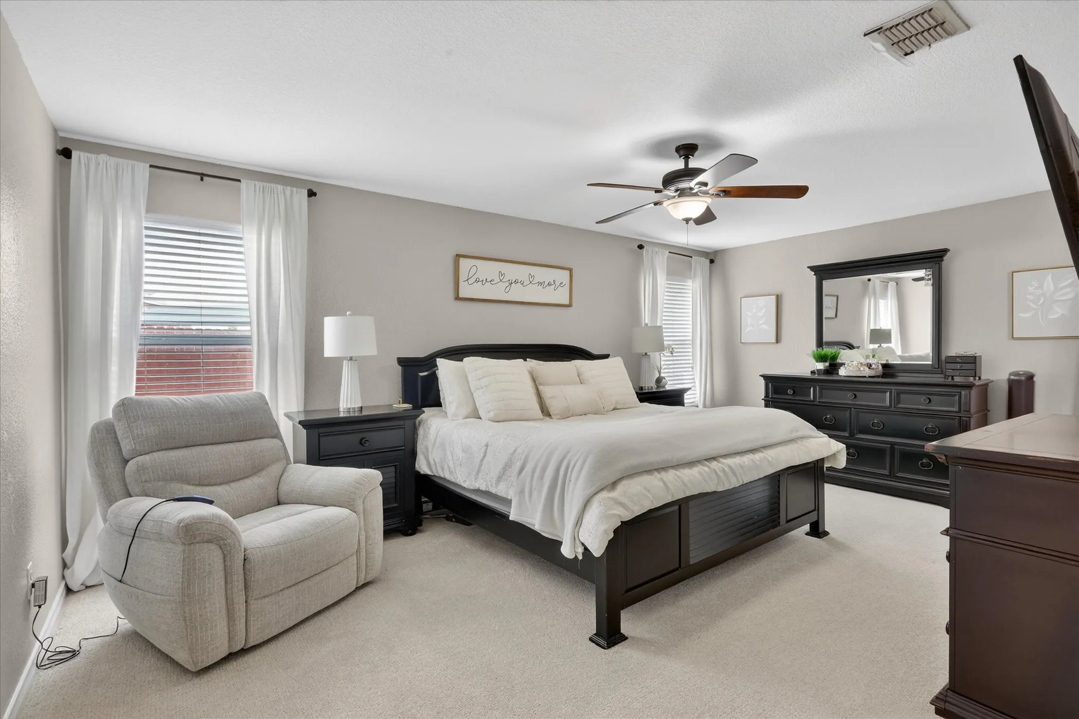 Single Family Residence For Sale in Dallas County , 2019 Limestone Drive, Grand Prairie, Texas 75052, 4 Bedroom, 2 Bathroom, 1 Garage spaces, 1,922 Sqft, built in 2006, Price $368,000, mls#21278929, Real Estate Agent in Grand Prairie, Homes For Sale in Dallas county, Homes For Sale in Grand Prairie, Realtor in Grand Prairie Texas, Real Estate Brokerage Independent Realty Texas, Luminita Cordes Realtor