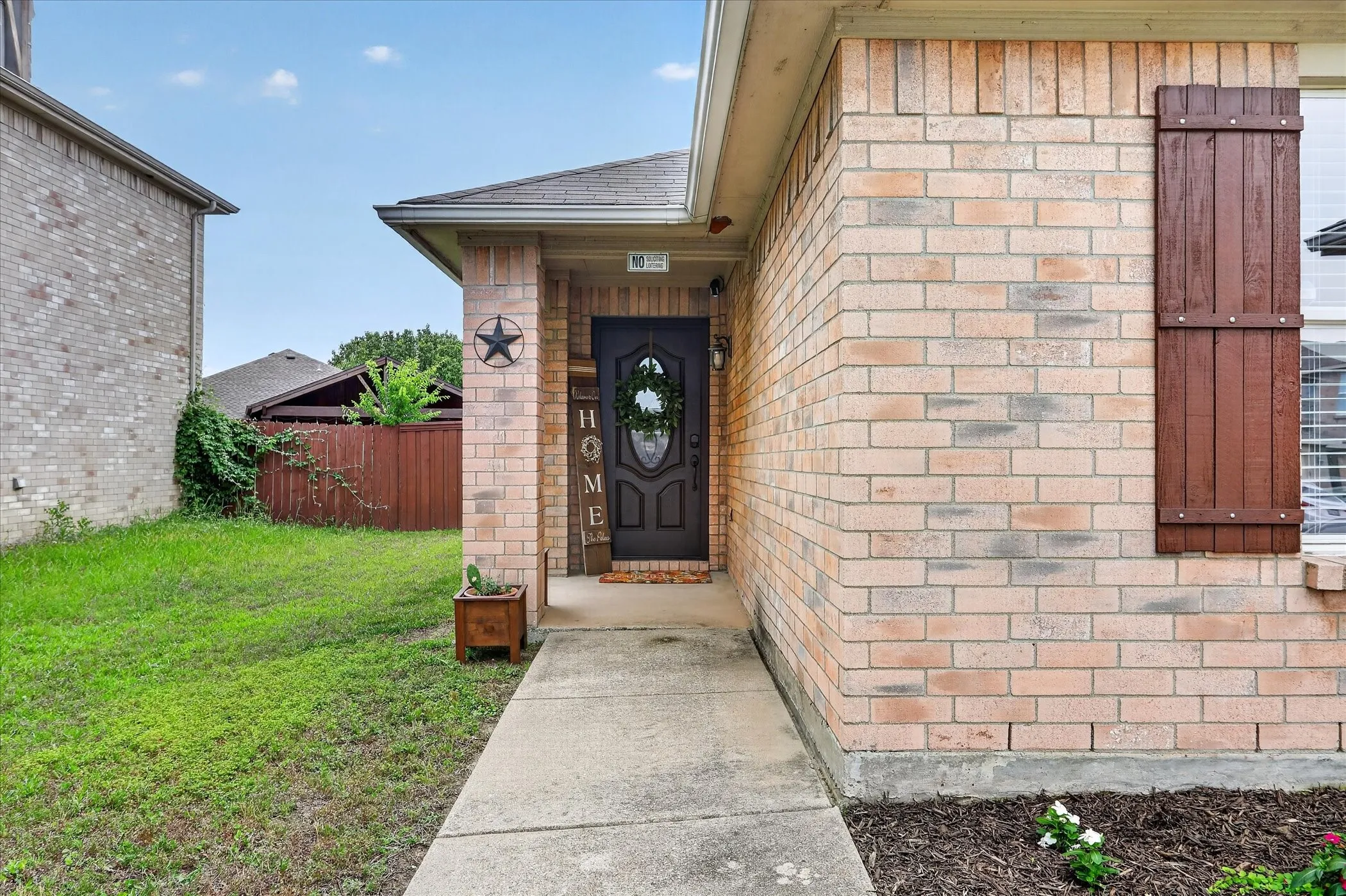 Single Family Residence For Sale in Dallas County , 2019 Limestone Drive, Grand Prairie, Texas 75052, 4 Bedroom, 2 Bathroom, 1 Garage spaces, 1,922 Sqft, built in 2006, Price $368,000, mls#21278929, Real Estate Agent in Grand Prairie, Homes For Sale in Dallas county, Homes For Sale in Grand Prairie, Realtor in Grand Prairie Texas, Real Estate Brokerage Independent Realty Texas, Luminita Cordes Realtor
