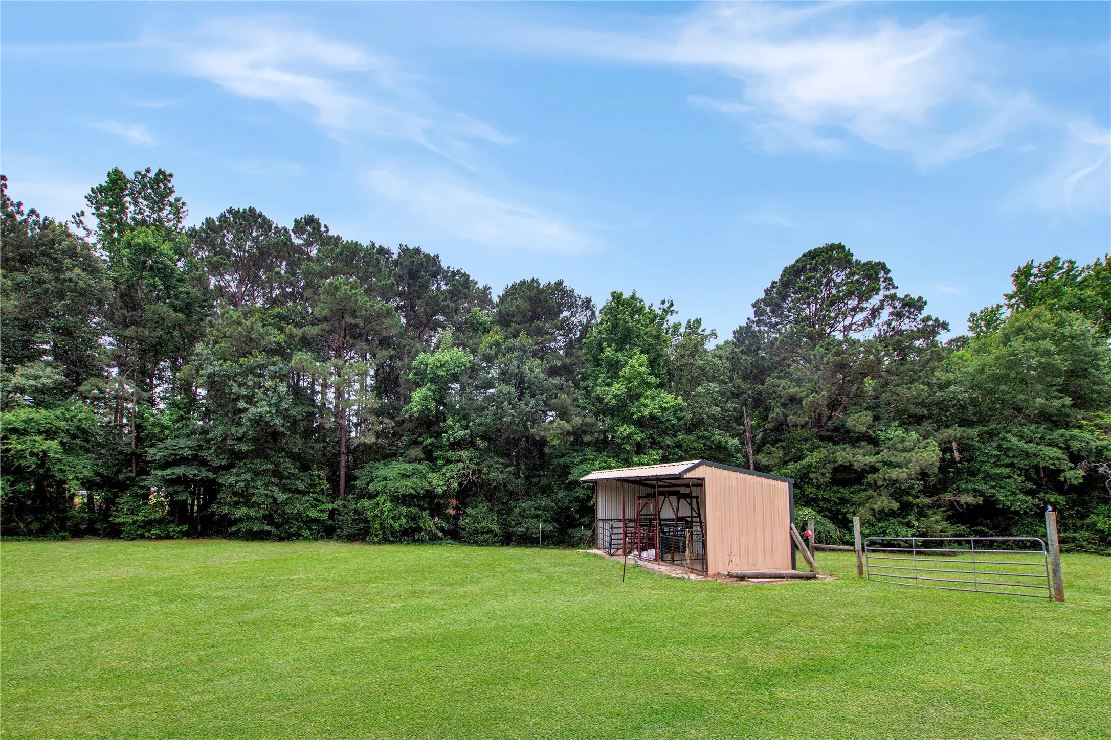 Single Family Residence For Sale in Harrison County , 6233 Curtis Black Road, Hallsville, Texas 75650, 4 Bedroom, 3 Bathroom, Garage spaces, 2,783 Sqft, built in 1988, mls#21273748, Real Estate Agent in Hallsville, Homes For Sale in Harrison county, Homes For Sale in Hallsville, Realtor in Hallsville Texas, Real Estate Brokerage Independent Realty Texas, Luminita Cordes Realtor
