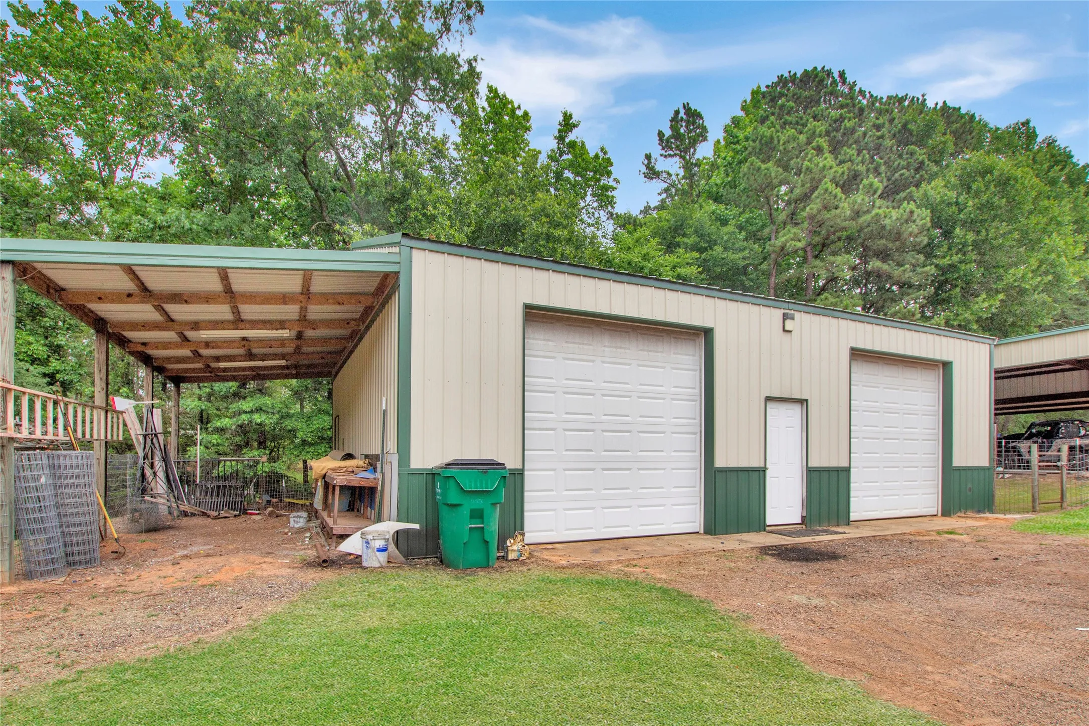 Single Family Residence For Sale in Harrison County , 6233 Curtis Black Road, Hallsville, Texas 75650, 4 Bedroom, 3 Bathroom, Garage spaces, 2,783 Sqft, built in 1988, mls#21273748, Real Estate Agent in Hallsville, Homes For Sale in Harrison county, Homes For Sale in Hallsville, Realtor in Hallsville Texas, Real Estate Brokerage Independent Realty Texas, Luminita Cordes Realtor