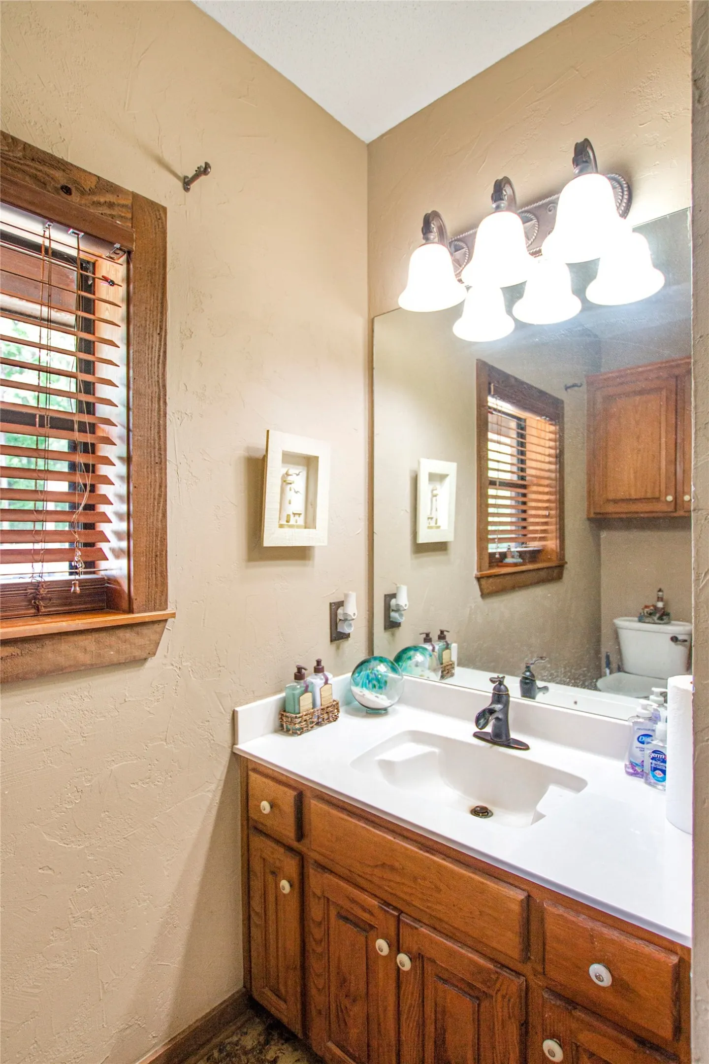 Single Family Residence For Sale in Harrison County , 6233 Curtis Black Road, Hallsville, Texas 75650, 4 Bedroom, 3 Bathroom, Garage spaces, 2,783 Sqft, built in 1988, mls#21273748, Real Estate Agent in Hallsville, Homes For Sale in Harrison county, Homes For Sale in Hallsville, Realtor in Hallsville Texas, Real Estate Brokerage Independent Realty Texas, Luminita Cordes Realtor