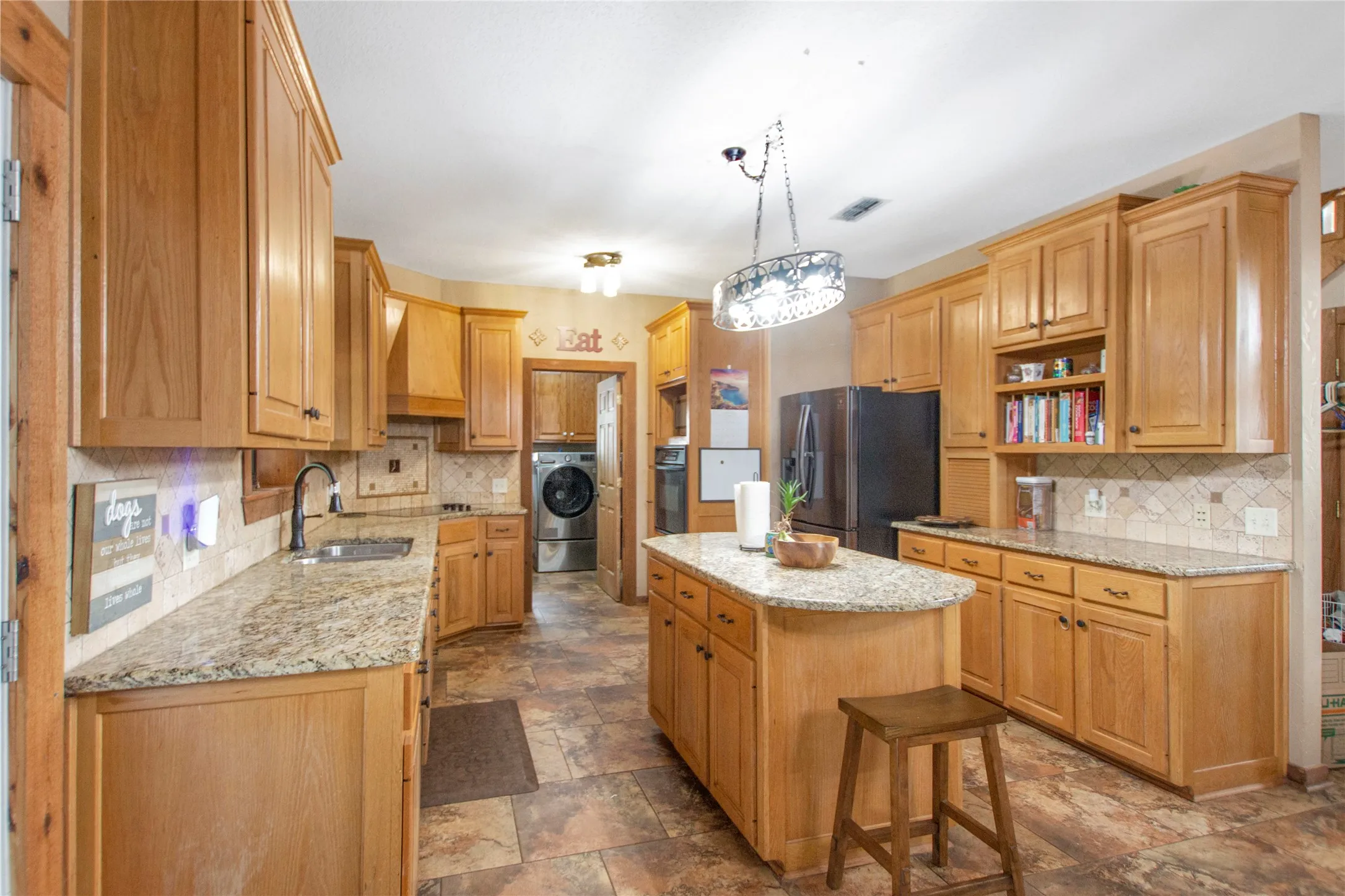 Single Family Residence For Sale in Harrison County , 6233 Curtis Black Road, Hallsville, Texas 75650, 4 Bedroom, 3 Bathroom, Garage spaces, 2,783 Sqft, built in 1988, mls#21273748, Real Estate Agent in Hallsville, Homes For Sale in Harrison county, Homes For Sale in Hallsville, Realtor in Hallsville Texas, Real Estate Brokerage Independent Realty Texas, Luminita Cordes Realtor