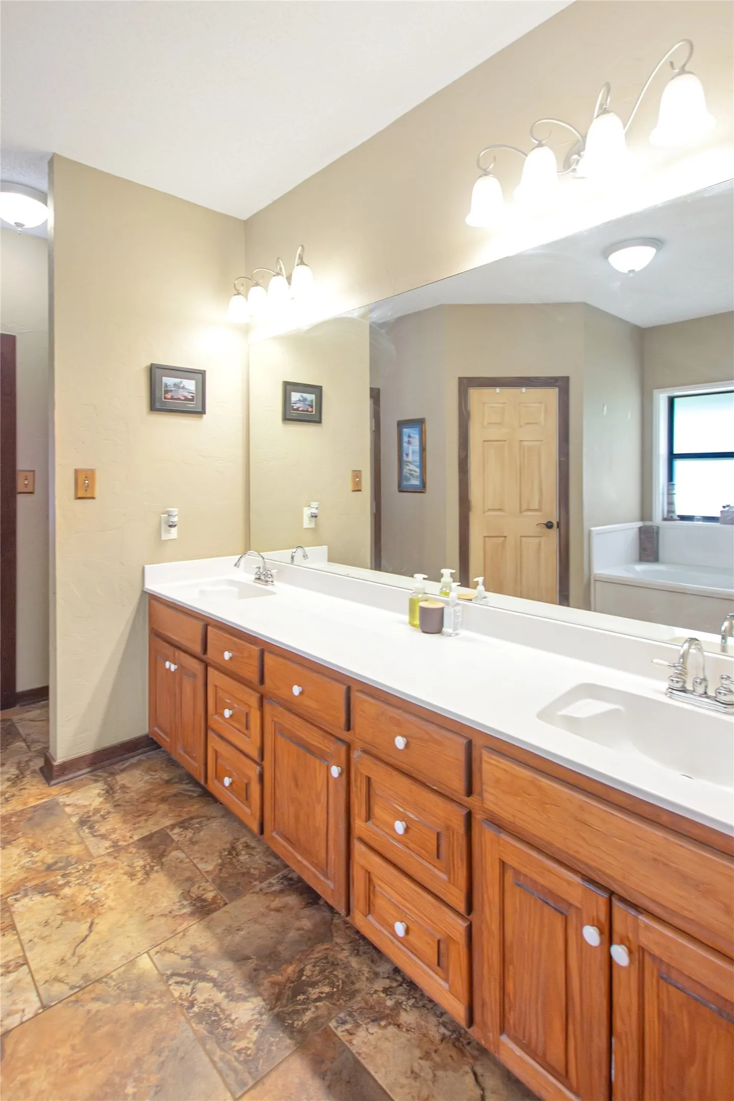 Single Family Residence For Sale in Harrison County , 6233 Curtis Black Road, Hallsville, Texas 75650, 4 Bedroom, 3 Bathroom, Garage spaces, 2,783 Sqft, built in 1988, mls#21273748, Real Estate Agent in Hallsville, Homes For Sale in Harrison county, Homes For Sale in Hallsville, Realtor in Hallsville Texas, Real Estate Brokerage Independent Realty Texas, Luminita Cordes Realtor