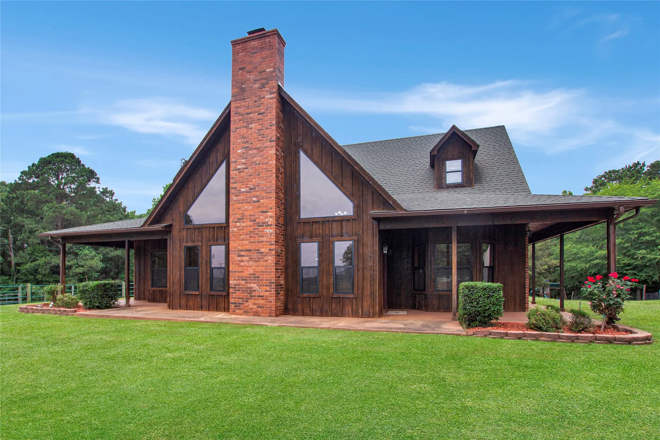 Single Family Residence For Sale in Harrison County , 6233 Curtis Black Road, Hallsville, Texas 75650, 4 Bedroom, 3 Bathroom, Garage spaces, 2,783 Sqft, built in 1988, mls#21273748, Real Estate Agent in Hallsville, Homes For Sale in Harrison county, Homes For Sale in Hallsville, Realtor in Hallsville Texas, Real Estate Brokerage Independent Realty Texas, Luminita Cordes Realtor