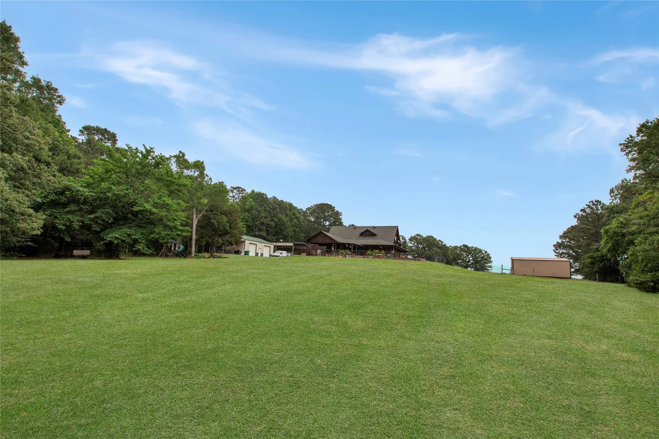 Single Family Residence For Sale in Harrison County , 6233 Curtis Black Road, Hallsville, Texas 75650, 4 Bedroom, 3 Bathroom, Garage spaces, 2,783 Sqft, built in 1988, mls#21273748, Real Estate Agent in Hallsville, Homes For Sale in Harrison county, Homes For Sale in Hallsville, Realtor in Hallsville Texas, Real Estate Brokerage Independent Realty Texas, Luminita Cordes Realtor