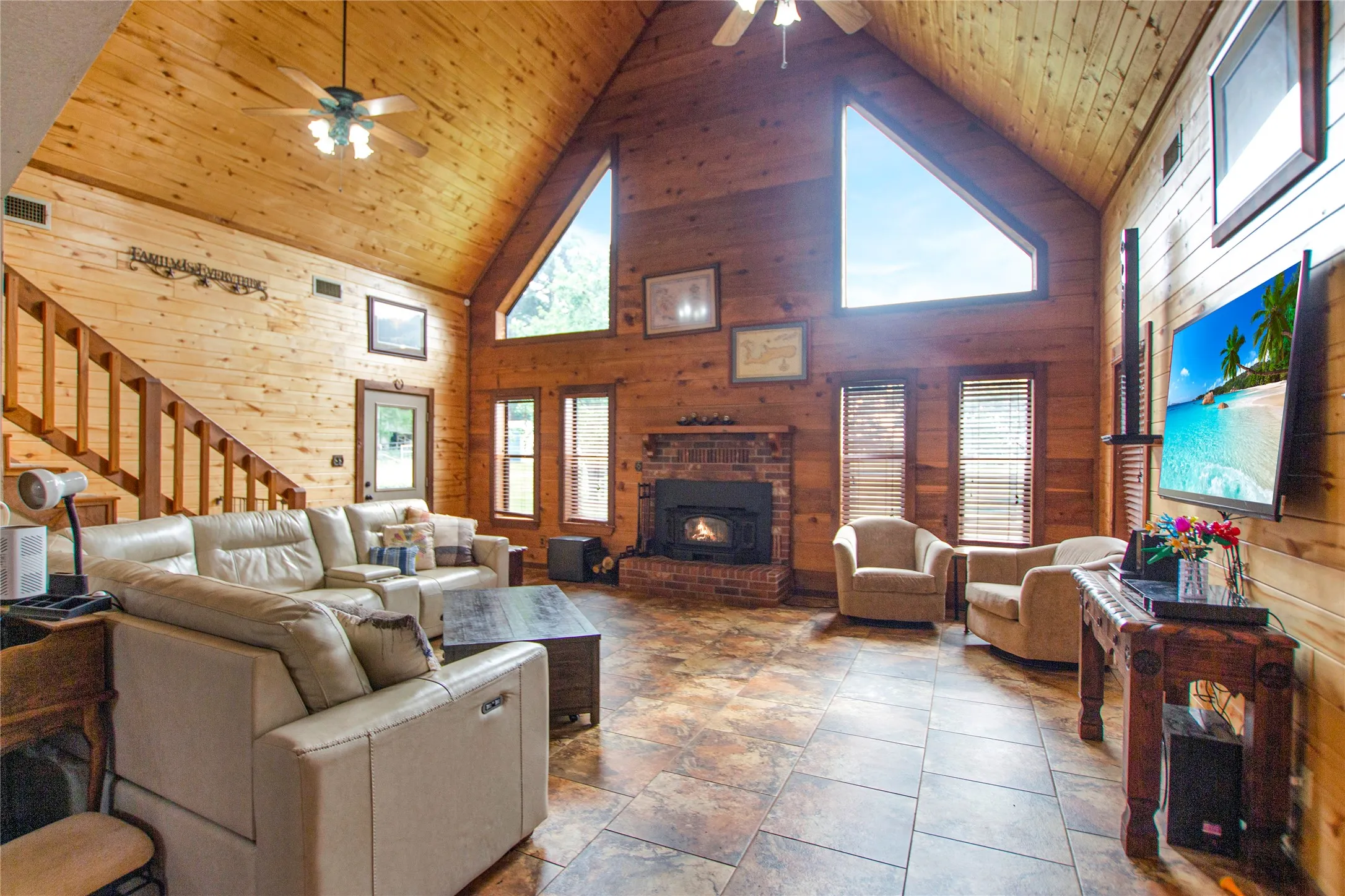 Single Family Residence For Sale in Harrison County , 6233 Curtis Black Road, Hallsville, Texas 75650, 4 Bedroom, 3 Bathroom, Garage spaces, 2,783 Sqft, built in 1988, mls#21273748, Real Estate Agent in Hallsville, Homes For Sale in Harrison county, Homes For Sale in Hallsville, Realtor in Hallsville Texas, Real Estate Brokerage Independent Realty Texas, Luminita Cordes Realtor