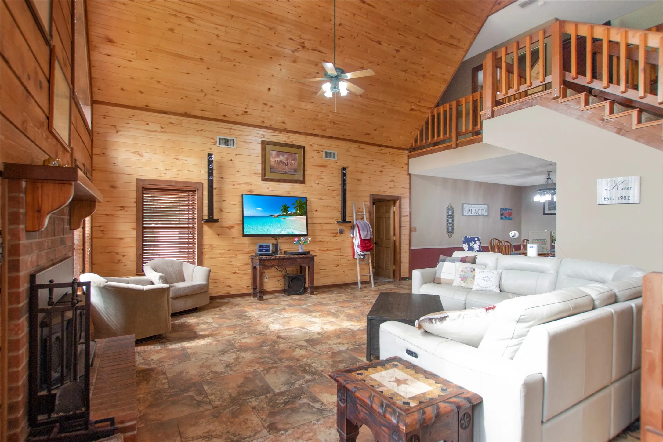 Single Family Residence For Sale in Harrison County , 6233 Curtis Black Road, Hallsville, Texas 75650, 4 Bedroom, 3 Bathroom, Garage spaces, 2,783 Sqft, built in 1988, mls#21273748, Real Estate Agent in Hallsville, Homes For Sale in Harrison county, Homes For Sale in Hallsville, Realtor in Hallsville Texas, Real Estate Brokerage Independent Realty Texas, Luminita Cordes Realtor