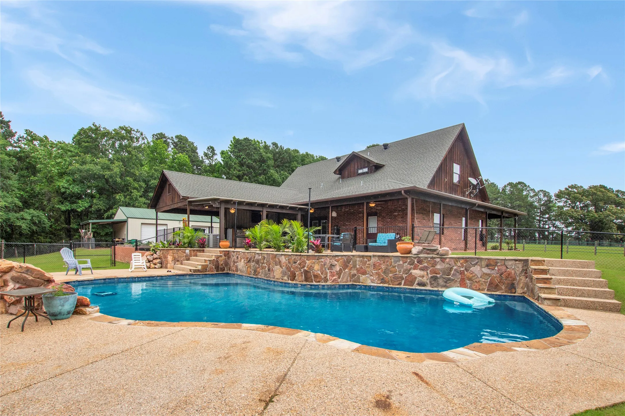 Single Family Residence For Sale in Harrison County , 6233 Curtis Black Road, Hallsville, Texas 75650, 4 Bedroom, 3 Bathroom, Garage spaces, 2,783 Sqft, built in 1988, mls#21273748, Real Estate Agent in Hallsville, Homes For Sale in Harrison county, Homes For Sale in Hallsville, Realtor in Hallsville Texas, Real Estate Brokerage Independent Realty Texas, Luminita Cordes Realtor