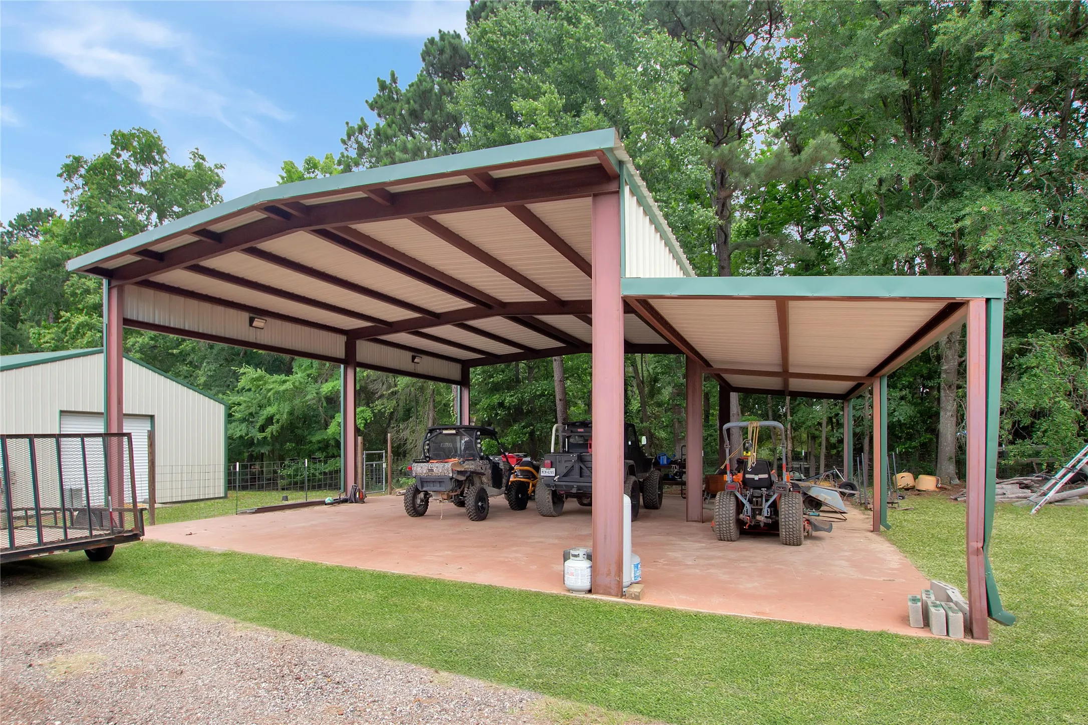 Single Family Residence For Sale in Harrison County , 6233 Curtis Black Road, Hallsville, Texas 75650, 4 Bedroom, 3 Bathroom, Garage spaces, 2,783 Sqft, built in 1988, mls#21273748, Real Estate Agent in Hallsville, Homes For Sale in Harrison county, Homes For Sale in Hallsville, Realtor in Hallsville Texas, Real Estate Brokerage Independent Realty Texas, Luminita Cordes Realtor