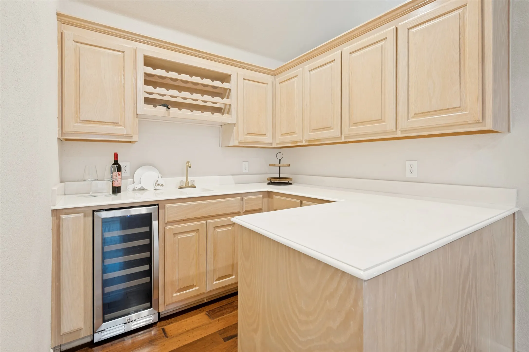 Single Family Residence For Sale in Tarrant County , 2708 Steeplechase Court, Hurst, Texas 76054, 3 Bedroom, 3 Bathroom, 2 Garage spaces, 2,973 Sqft, built in 1993, mls#21273692, Real Estate Agent in Hurst, Homes For Sale in Tarrant county, Homes For Sale in Hurst, Realtor in Hurst Texas, Real Estate Brokerage Independent Realty Texas, Luminita Cordes Realtor