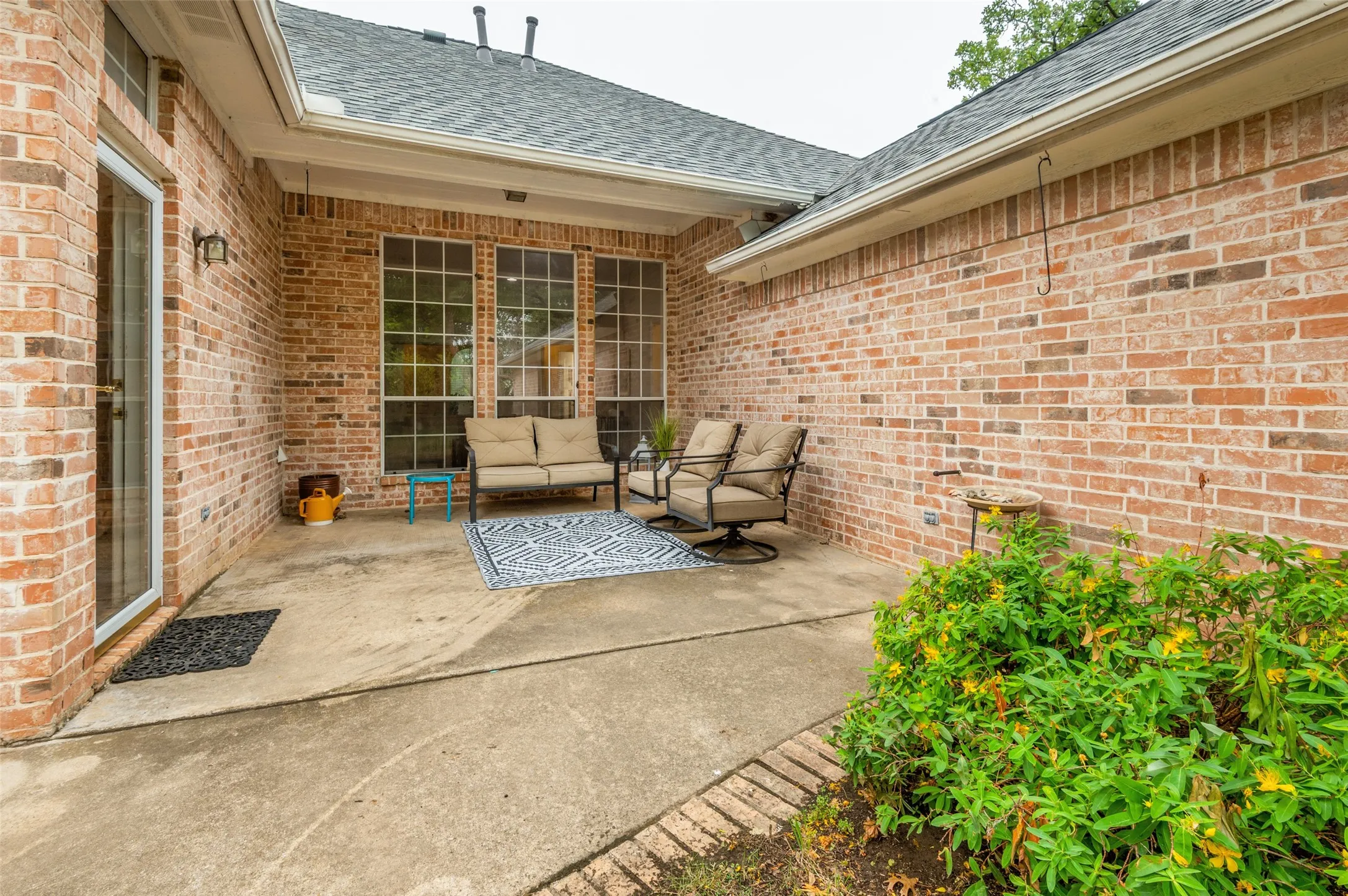Single Family Residence For Sale in Tarrant County , 2708 Steeplechase Court, Hurst, Texas 76054, 3 Bedroom, 3 Bathroom, 2 Garage spaces, 2,973 Sqft, built in 1993, mls#21273692, Real Estate Agent in Hurst, Homes For Sale in Tarrant county, Homes For Sale in Hurst, Realtor in Hurst Texas, Real Estate Brokerage Independent Realty Texas, Luminita Cordes Realtor