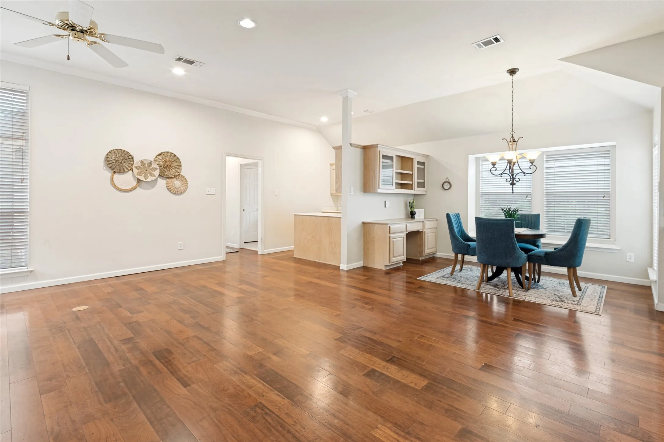 Single Family Residence For Sale in Tarrant County , 2708 Steeplechase Court, Hurst, Texas 76054, 3 Bedroom, 3 Bathroom, 2 Garage spaces, 2,973 Sqft, built in 1993, mls#21273692, Real Estate Agent in Hurst, Homes For Sale in Tarrant county, Homes For Sale in Hurst, Realtor in Hurst Texas, Real Estate Brokerage Independent Realty Texas, Luminita Cordes Realtor