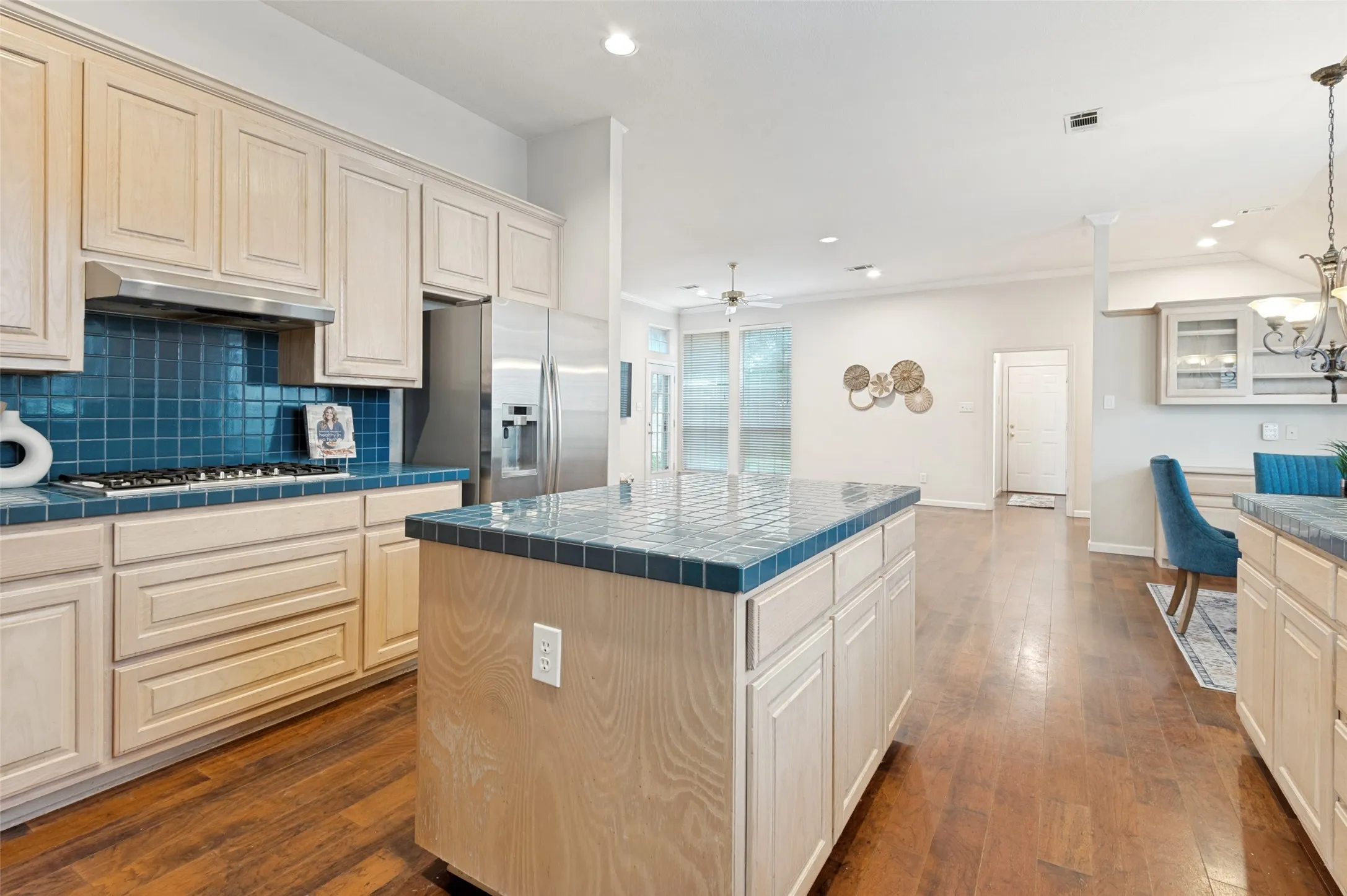 Single Family Residence For Sale in Tarrant County , 2708 Steeplechase Court, Hurst, Texas 76054, 3 Bedroom, 3 Bathroom, 2 Garage spaces, 2,973 Sqft, built in 1993, mls#21273692, Real Estate Agent in Hurst, Homes For Sale in Tarrant county, Homes For Sale in Hurst, Realtor in Hurst Texas, Real Estate Brokerage Independent Realty Texas, Luminita Cordes Realtor