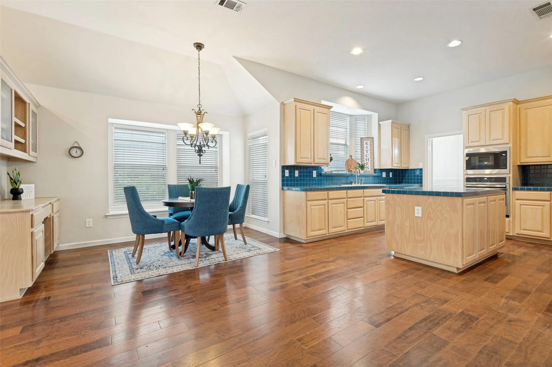 Single Family Residence For Sale in Tarrant County , 2708 Steeplechase Court, Hurst, Texas 76054, 3 Bedroom, 3 Bathroom, 2 Garage spaces, 2,973 Sqft, built in 1993, mls#21273692, Real Estate Agent in Hurst, Homes For Sale in Tarrant county, Homes For Sale in Hurst, Realtor in Hurst Texas, Real Estate Brokerage Independent Realty Texas, Luminita Cordes Realtor