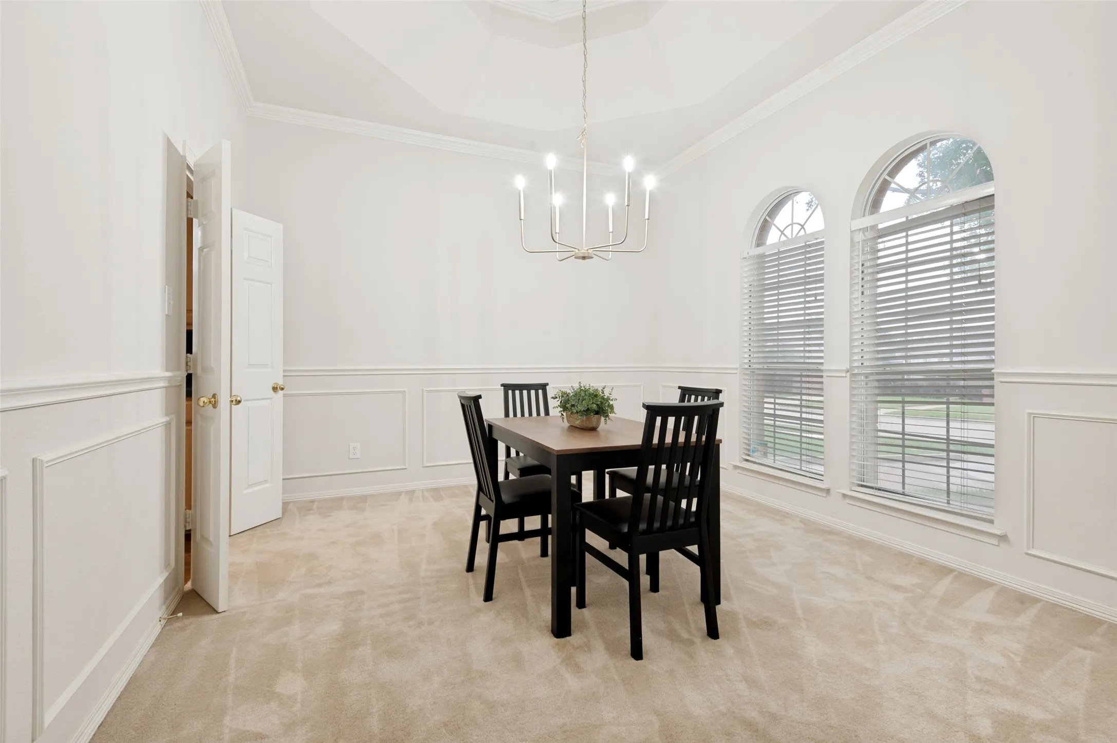 Single Family Residence For Sale in Tarrant County , 2708 Steeplechase Court, Hurst, Texas 76054, 3 Bedroom, 3 Bathroom, 2 Garage spaces, 2,973 Sqft, built in 1993, mls#21273692, Real Estate Agent in Hurst, Homes For Sale in Tarrant county, Homes For Sale in Hurst, Realtor in Hurst Texas, Real Estate Brokerage Independent Realty Texas, Luminita Cordes Realtor