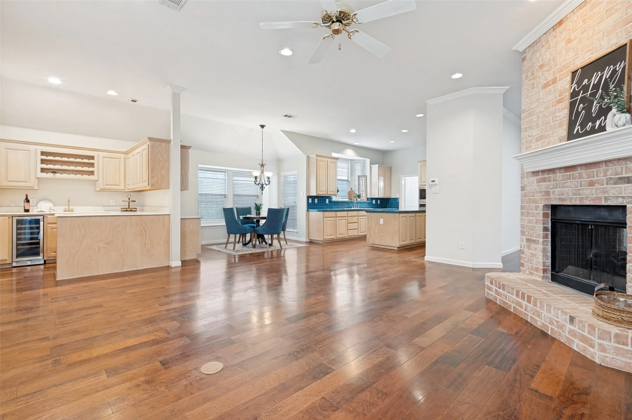 Single Family Residence For Sale in Tarrant County , 2708 Steeplechase Court, Hurst, Texas 76054, 3 Bedroom, 3 Bathroom, 2 Garage spaces, 2,973 Sqft, built in 1993, mls#21273692, Real Estate Agent in Hurst, Homes For Sale in Tarrant county, Homes For Sale in Hurst, Realtor in Hurst Texas, Real Estate Brokerage Independent Realty Texas, Luminita Cordes Realtor