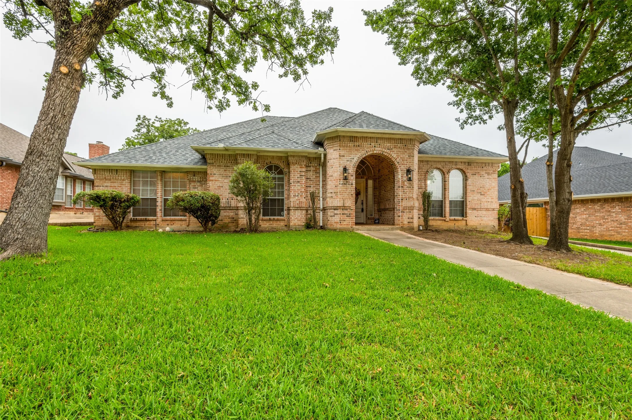 Single Family Residence For Sale in Tarrant County , 2708 Steeplechase Court, Hurst, Texas 76054, 3 Bedroom, 3 Bathroom, 2 Garage spaces, 2,973 Sqft, built in 1993, mls#21273692, Real Estate Agent in Hurst, Homes For Sale in Tarrant county, Homes For Sale in Hurst, Realtor in Hurst Texas, Real Estate Brokerage Independent Realty Texas, Luminita Cordes Realtor