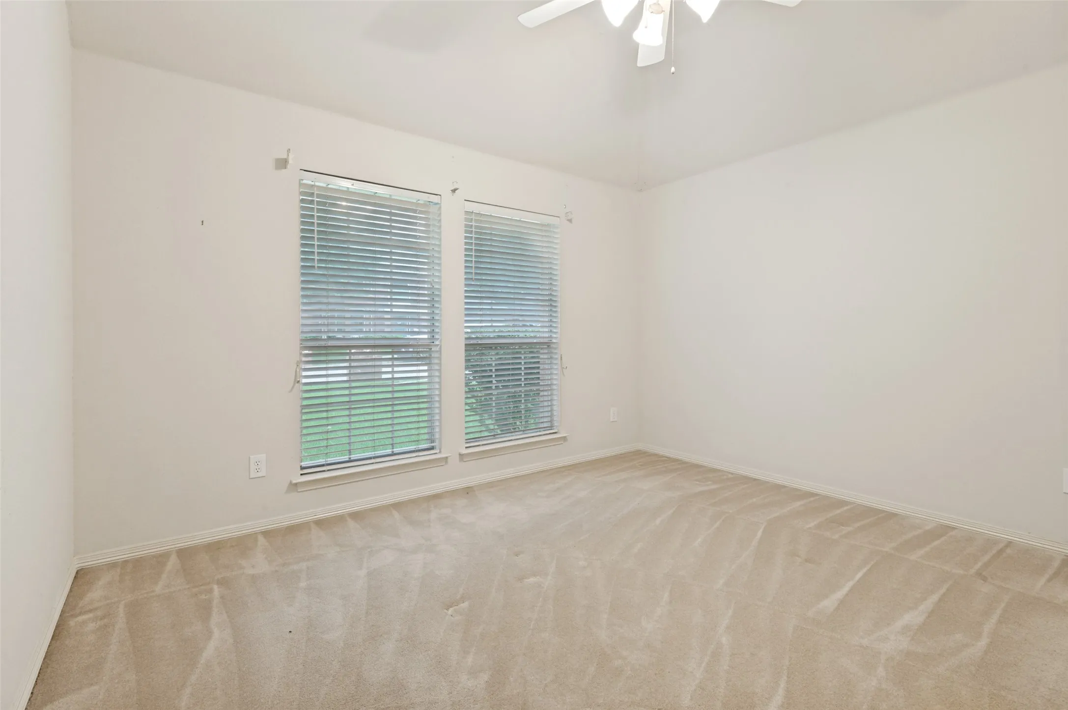 Single Family Residence For Sale in Tarrant County , 2708 Steeplechase Court, Hurst, Texas 76054, 3 Bedroom, 3 Bathroom, 2 Garage spaces, 2,973 Sqft, built in 1993, mls#21273692, Real Estate Agent in Hurst, Homes For Sale in Tarrant county, Homes For Sale in Hurst, Realtor in Hurst Texas, Real Estate Brokerage Independent Realty Texas, Luminita Cordes Realtor