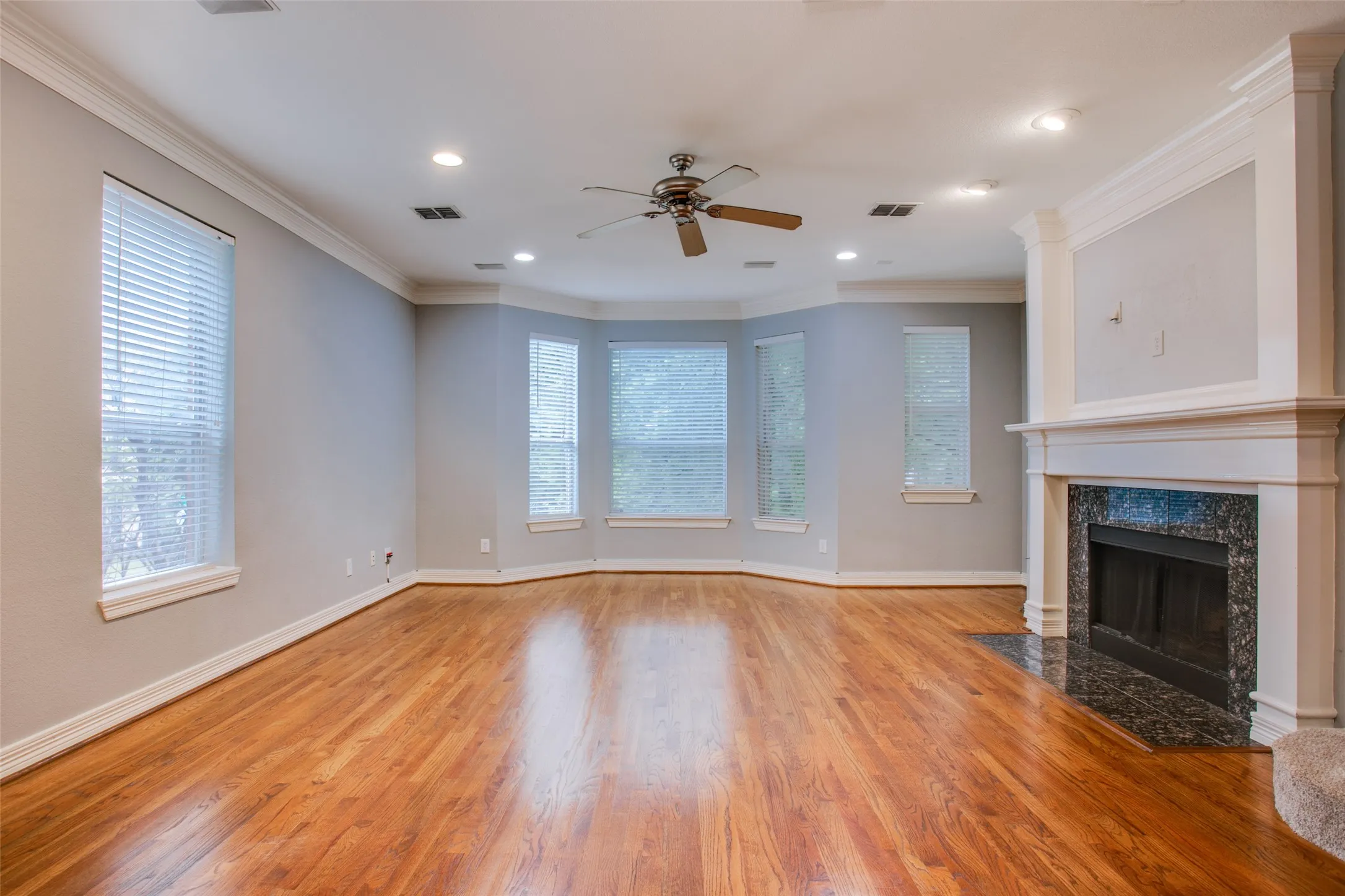 Townhouse For Rent in Dallas County , 3951 N Hall Street, Dallas, Texas 75219, 3 Bedroom, 4 Bathroom, 2 Garage spaces, 2,530 Sqft, built in 2001, mls#21269688, Real Estate Agent in Dallas, Homes For Rent in Dallas county, Homes For Rent in Dallas, Realtor in Dallas Texas, Real Estate Brokerage Independent Realty Texas, Luminita Cordes Realtor