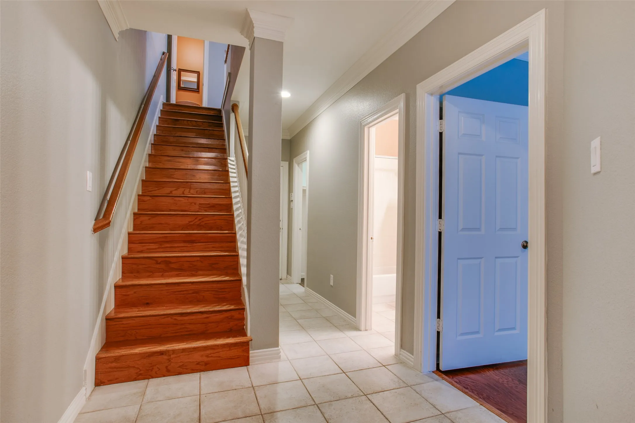 Townhouse For Rent in Dallas County , 3951 N Hall Street, Dallas, Texas 75219, 3 Bedroom, 4 Bathroom, 2 Garage spaces, 2,530 Sqft, built in 2001, mls#21269688, Real Estate Agent in Dallas, Homes For Rent in Dallas county, Homes For Rent in Dallas, Realtor in Dallas Texas, Real Estate Brokerage Independent Realty Texas, Luminita Cordes Realtor