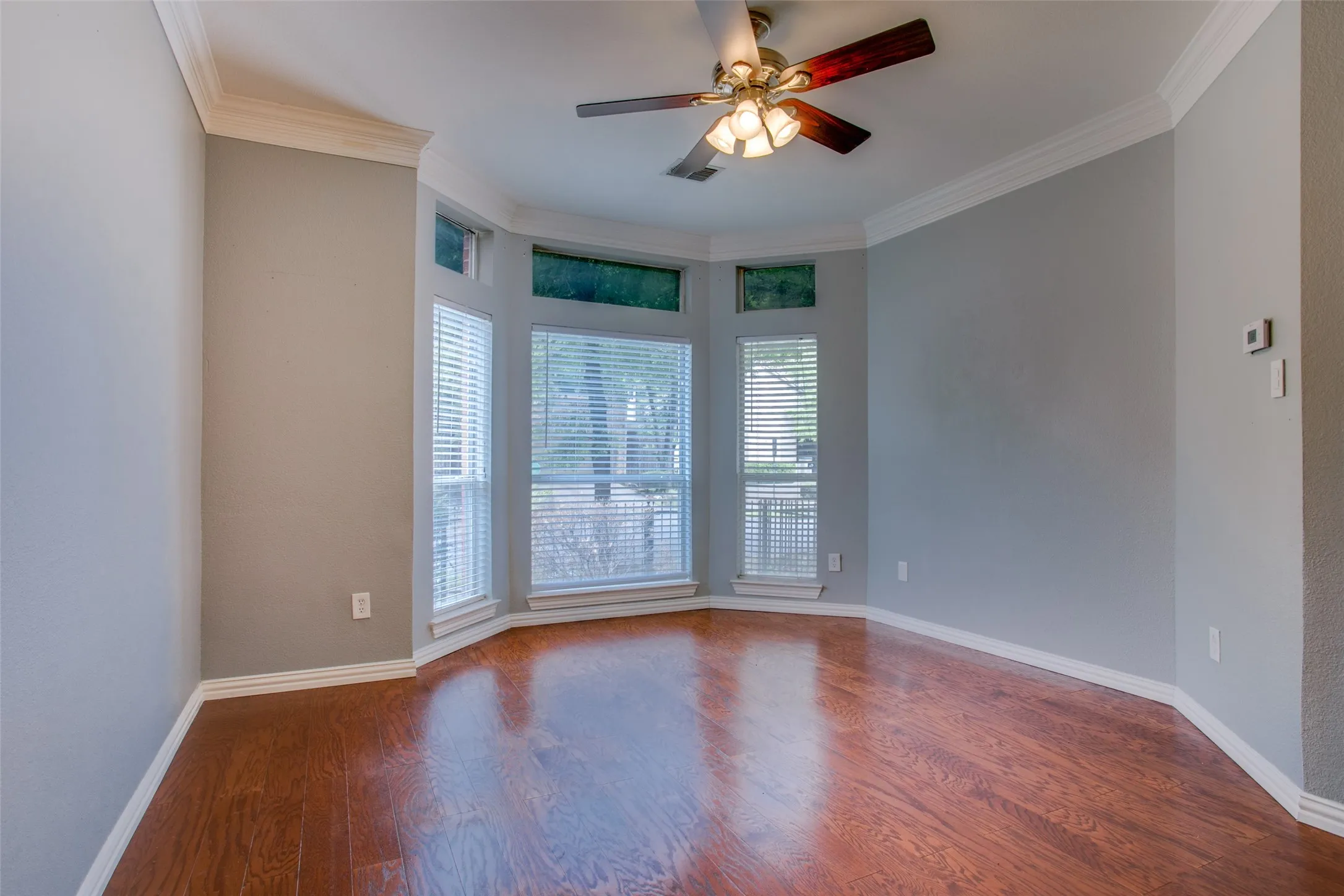 Townhouse For Rent in Dallas County , 3951 N Hall Street, Dallas, Texas 75219, 3 Bedroom, 4 Bathroom, 2 Garage spaces, 2,530 Sqft, built in 2001, mls#21269688, Real Estate Agent in Dallas, Homes For Rent in Dallas county, Homes For Rent in Dallas, Realtor in Dallas Texas, Real Estate Brokerage Independent Realty Texas, Luminita Cordes Realtor