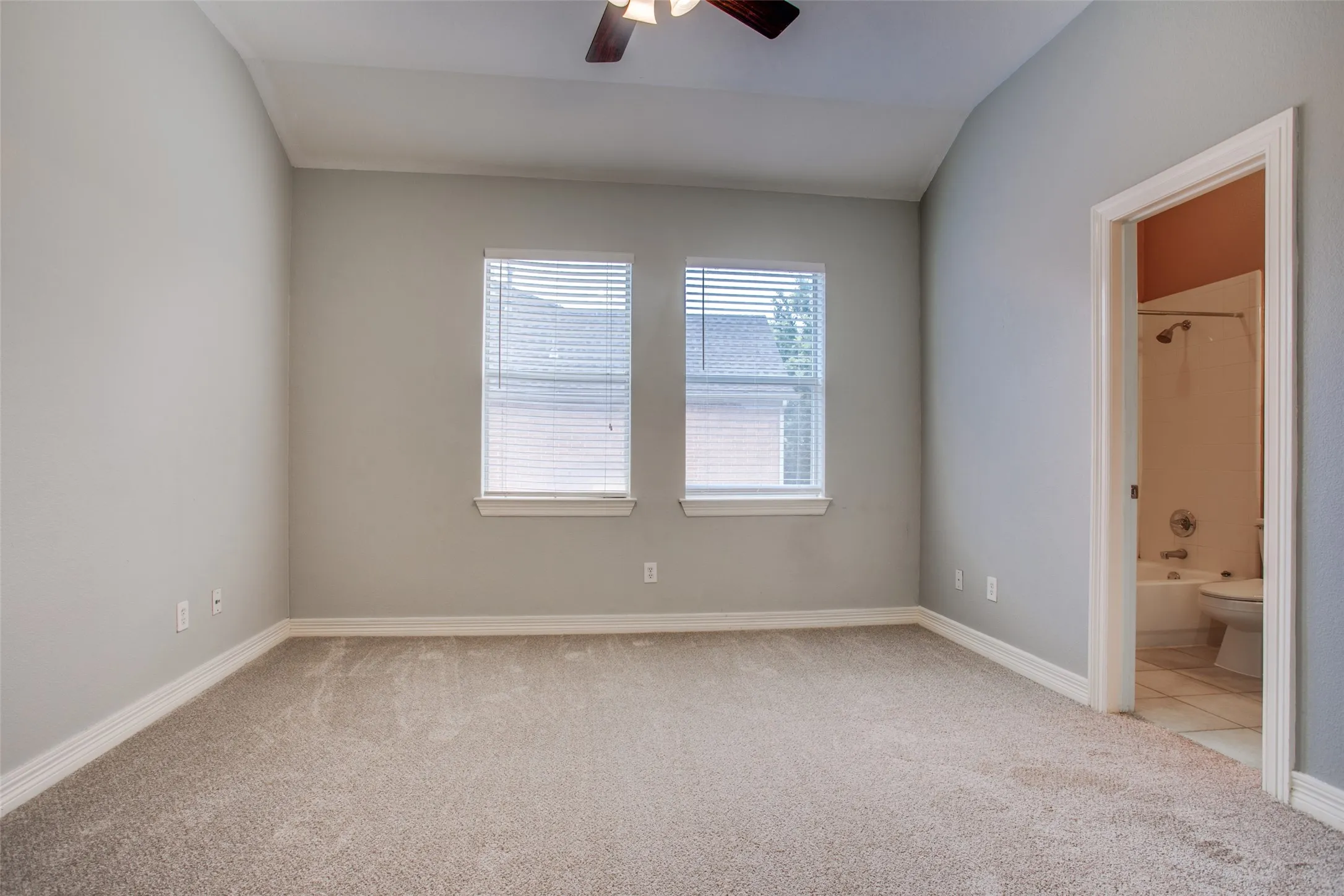 Townhouse For Rent in Dallas County , 3951 N Hall Street, Dallas, Texas 75219, 3 Bedroom, 4 Bathroom, 2 Garage spaces, 2,530 Sqft, built in 2001, mls#21269688, Real Estate Agent in Dallas, Homes For Rent in Dallas county, Homes For Rent in Dallas, Realtor in Dallas Texas, Real Estate Brokerage Independent Realty Texas, Luminita Cordes Realtor