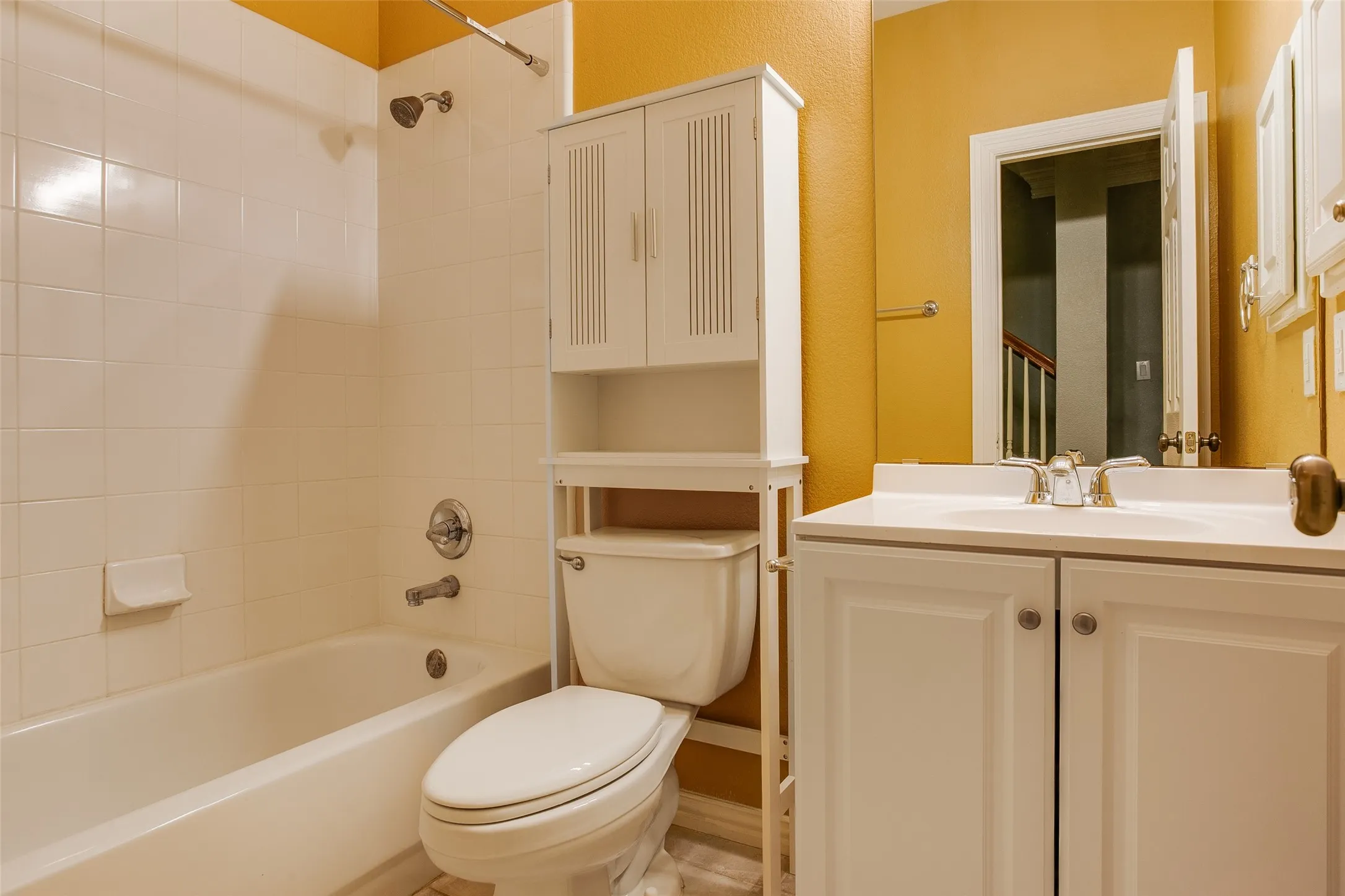 Townhouse For Rent in Dallas County , 3951 N Hall Street, Dallas, Texas 75219, 3 Bedroom, 4 Bathroom, 2 Garage spaces, 2,530 Sqft, built in 2001, mls#21269688, Real Estate Agent in Dallas, Homes For Rent in Dallas county, Homes For Rent in Dallas, Realtor in Dallas Texas, Real Estate Brokerage Independent Realty Texas, Luminita Cordes Realtor