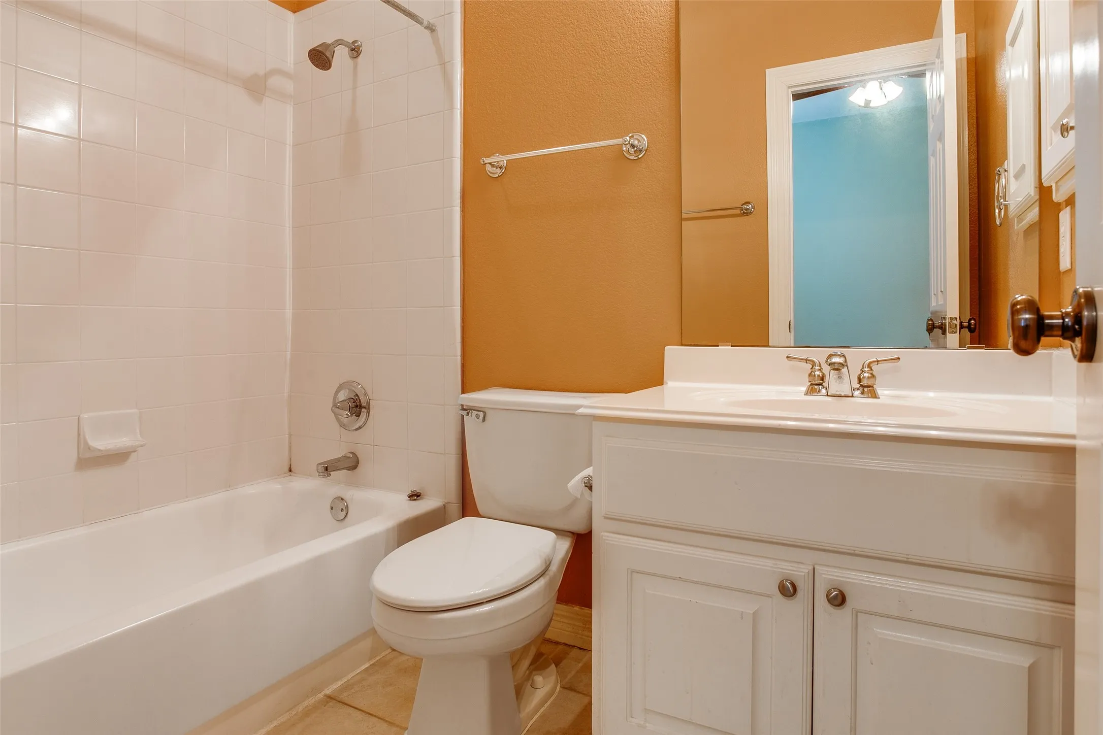 Townhouse For Rent in Dallas County , 3951 N Hall Street, Dallas, Texas 75219, 3 Bedroom, 4 Bathroom, 2 Garage spaces, 2,530 Sqft, built in 2001, mls#21269688, Real Estate Agent in Dallas, Homes For Rent in Dallas county, Homes For Rent in Dallas, Realtor in Dallas Texas, Real Estate Brokerage Independent Realty Texas, Luminita Cordes Realtor