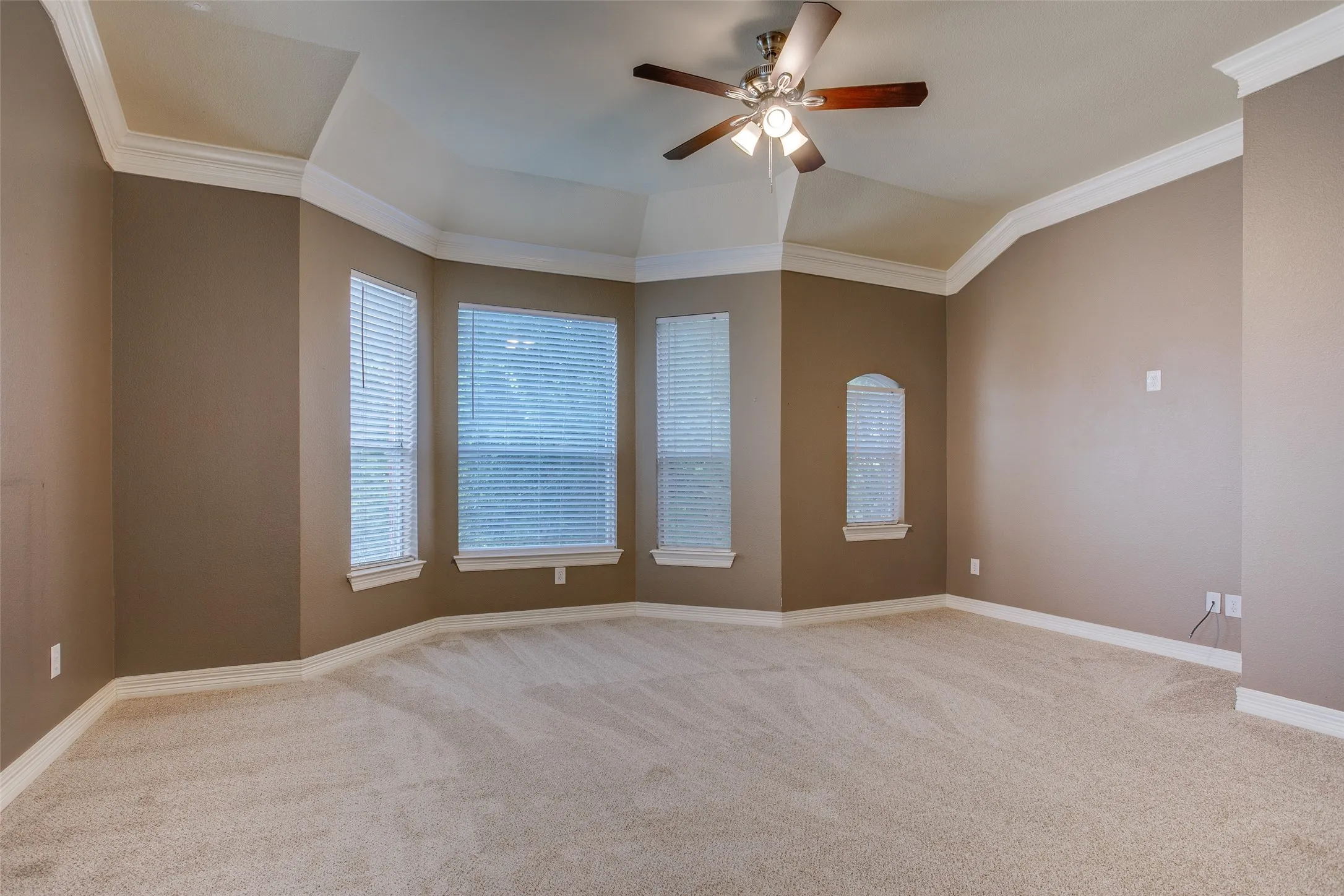 Townhouse For Rent in Dallas County , 3951 N Hall Street, Dallas, Texas 75219, 3 Bedroom, 4 Bathroom, 2 Garage spaces, 2,530 Sqft, built in 2001, mls#21269688, Real Estate Agent in Dallas, Homes For Rent in Dallas county, Homes For Rent in Dallas, Realtor in Dallas Texas, Real Estate Brokerage Independent Realty Texas, Luminita Cordes Realtor