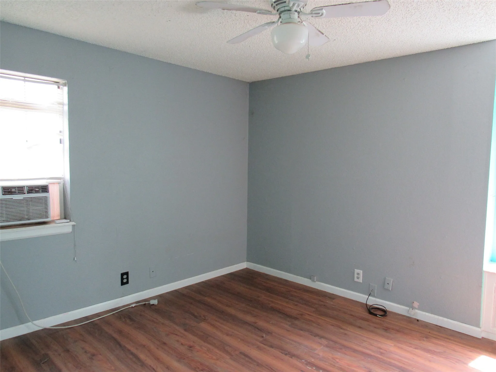 Single Family Residence For Sale in Hill County , 138 Private Road 227, Whitney, Texas 76692, 2 Bedrooms, 2 Bathrooms, Garage spaces, 1,278 Sqft, built in 1985, Price $144,000, mls#21277243, Real Estate Agent in Whitney, Homes For Sale in Hill county, Homes For Sale in Whitney, Realtor in Whitney Texas, Real Estate Brokerage Independent Realty Texas, Luminita Cordes Realtor