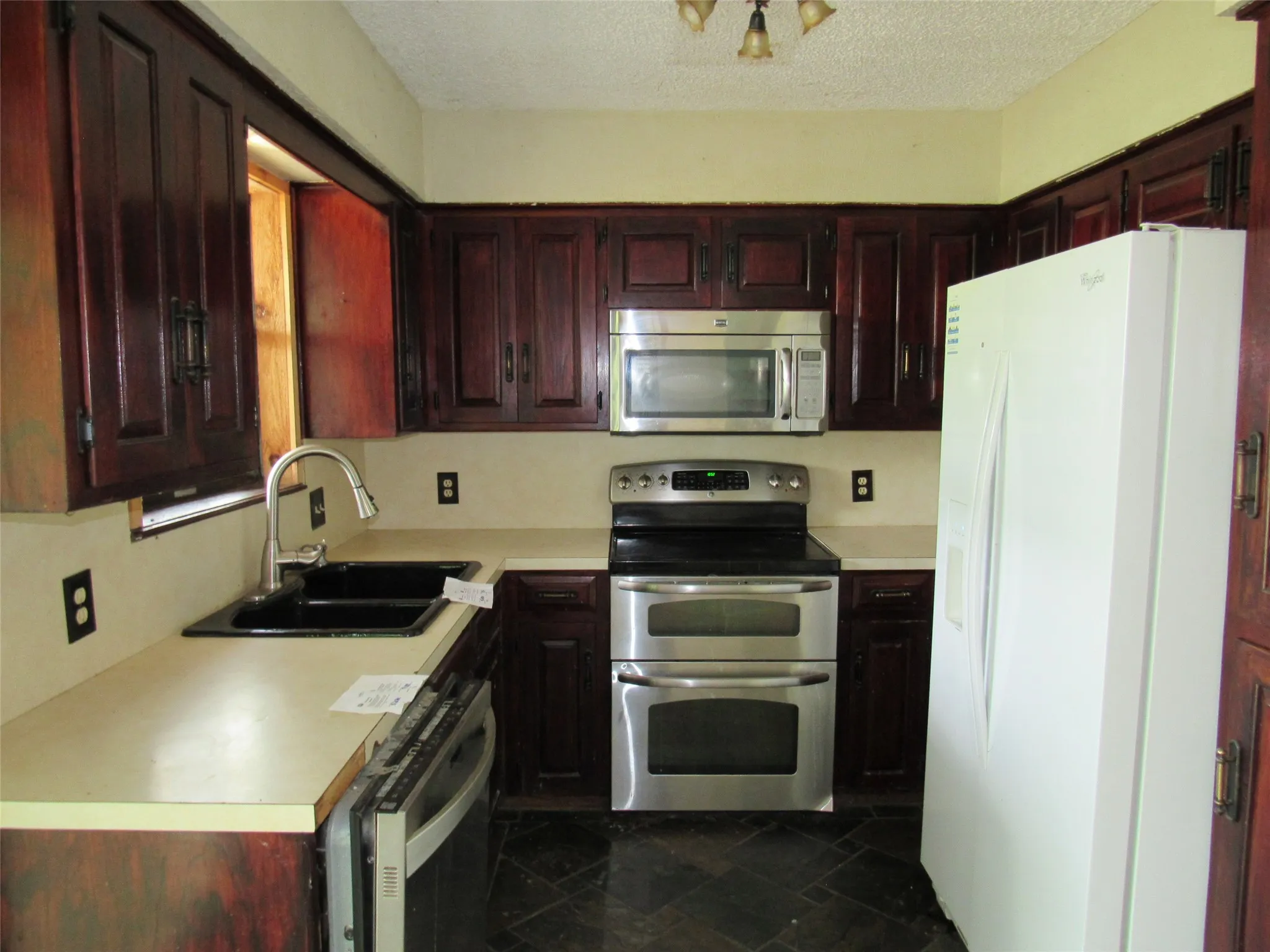 Single Family Residence For Sale in Hill County , 138 Private Road 227, Whitney, Texas 76692, 2 Bedrooms, 2 Bathrooms, Garage spaces, 1,278 Sqft, built in 1985, Price $144,000, mls#21277243, Real Estate Agent in Whitney, Homes For Sale in Hill county, Homes For Sale in Whitney, Realtor in Whitney Texas, Real Estate Brokerage Independent Realty Texas, Luminita Cordes Realtor
