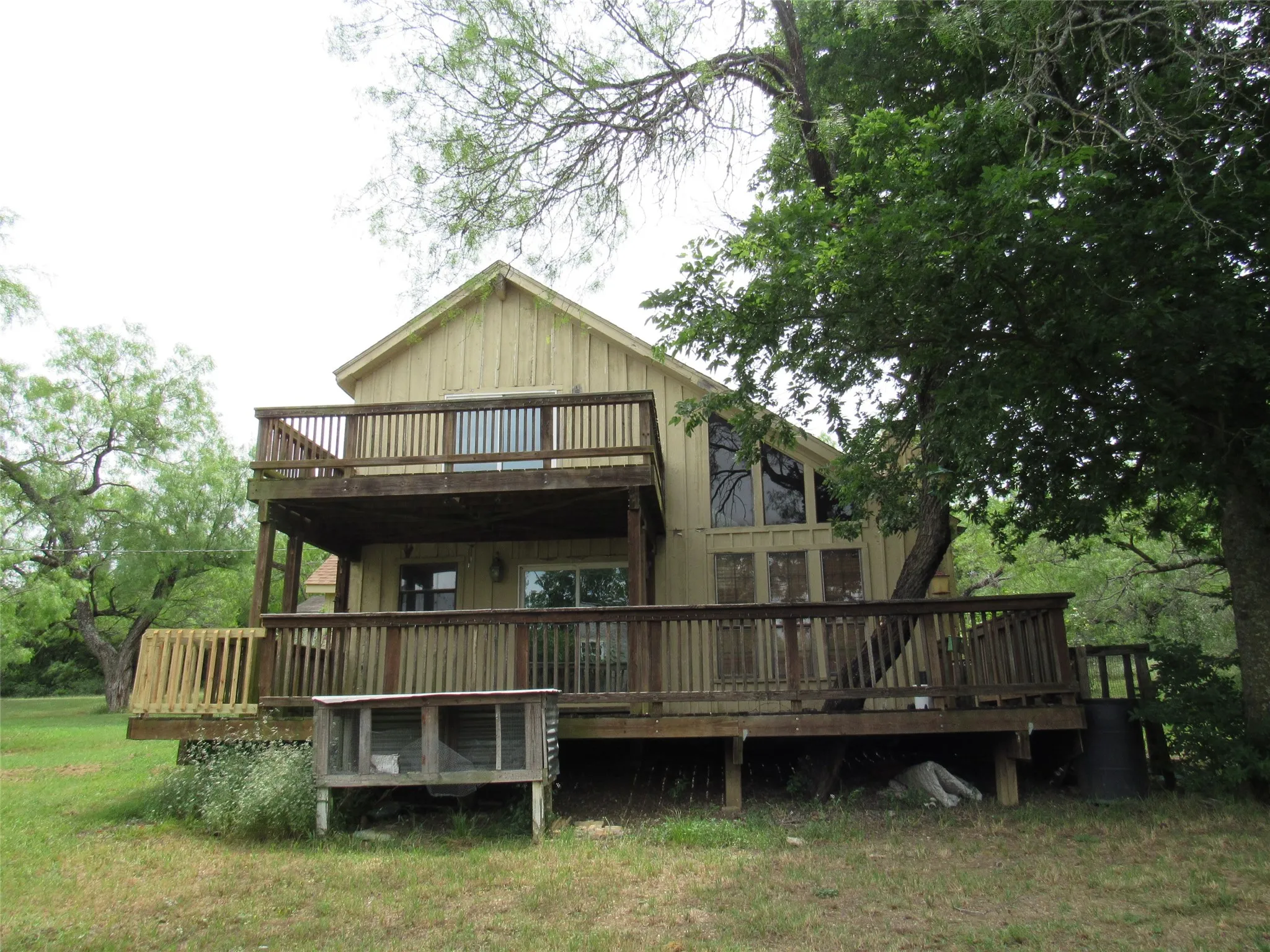 Single Family Residence For Sale in Hill County , 138 Private Road 227, Whitney, Texas 76692, 2 Bedrooms, 2 Bathrooms, Garage spaces, 1,278 Sqft, built in 1985, Price $144,000, mls#21277243, Real Estate Agent in Whitney, Homes For Sale in Hill county, Homes For Sale in Whitney, Realtor in Whitney Texas, Real Estate Brokerage Independent Realty Texas, Luminita Cordes Realtor