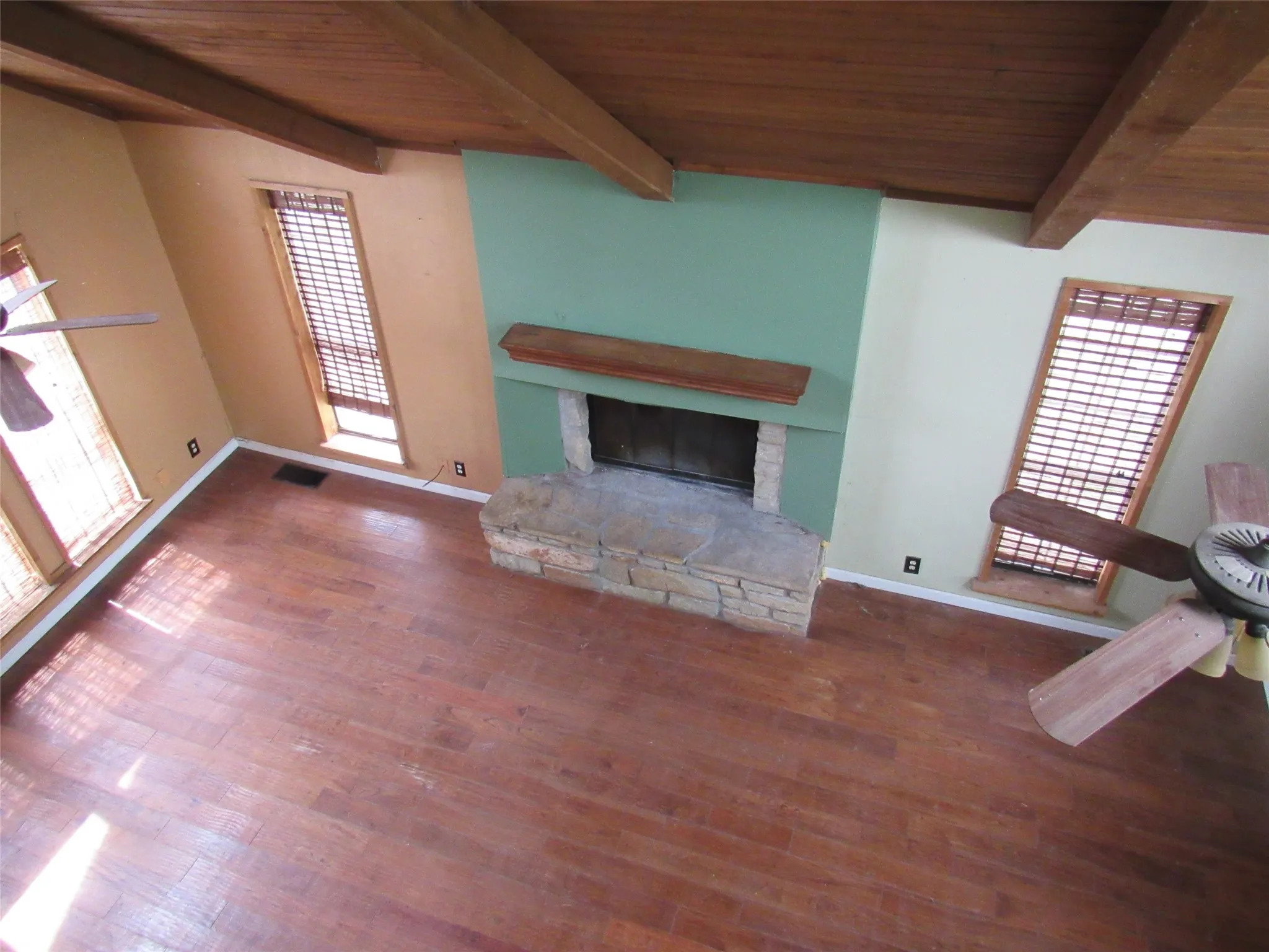 Single Family Residence For Sale in Hill County , 138 Private Road 227, Whitney, Texas 76692, 2 Bedrooms, 2 Bathrooms, Garage spaces, 1,278 Sqft, built in 1985, Price $144,000, mls#21277243, Real Estate Agent in Whitney, Homes For Sale in Hill county, Homes For Sale in Whitney, Realtor in Whitney Texas, Real Estate Brokerage Independent Realty Texas, Luminita Cordes Realtor