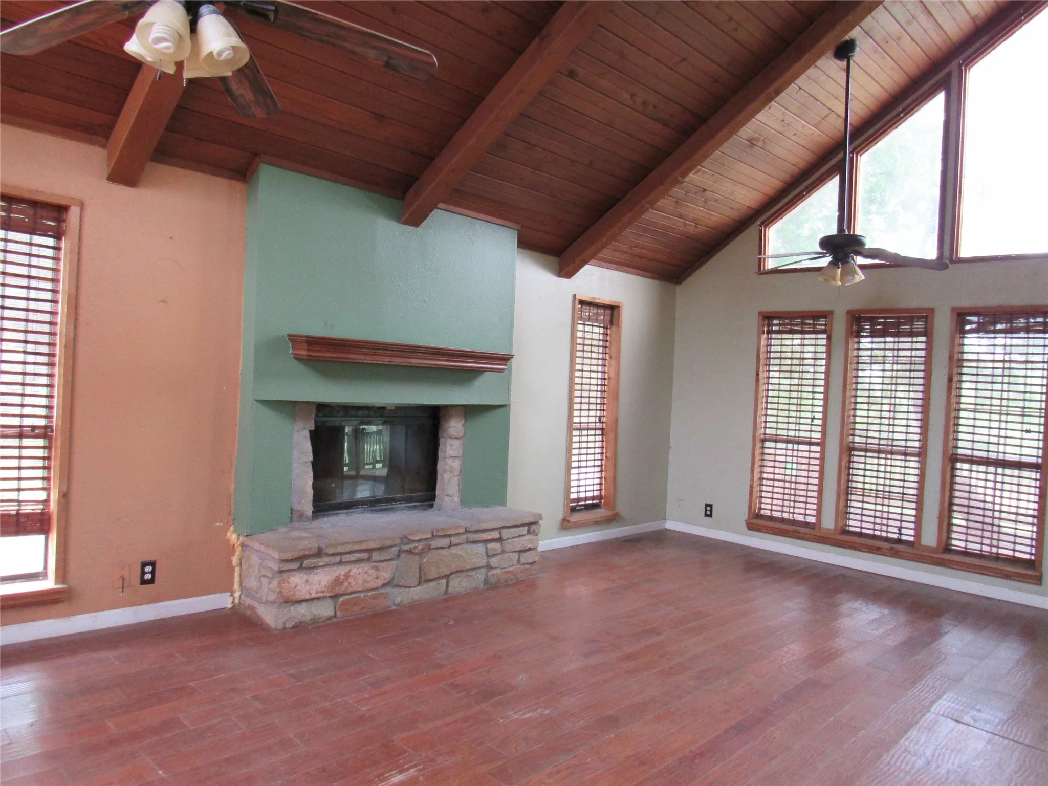 Single Family Residence For Sale in Hill County , 138 Private Road 227, Whitney, Texas 76692, 2 Bedrooms, 2 Bathrooms, Garage spaces, 1,278 Sqft, built in 1985, Price $144,000, mls#21277243, Real Estate Agent in Whitney, Homes For Sale in Hill county, Homes For Sale in Whitney, Realtor in Whitney Texas, Real Estate Brokerage Independent Realty Texas, Luminita Cordes Realtor