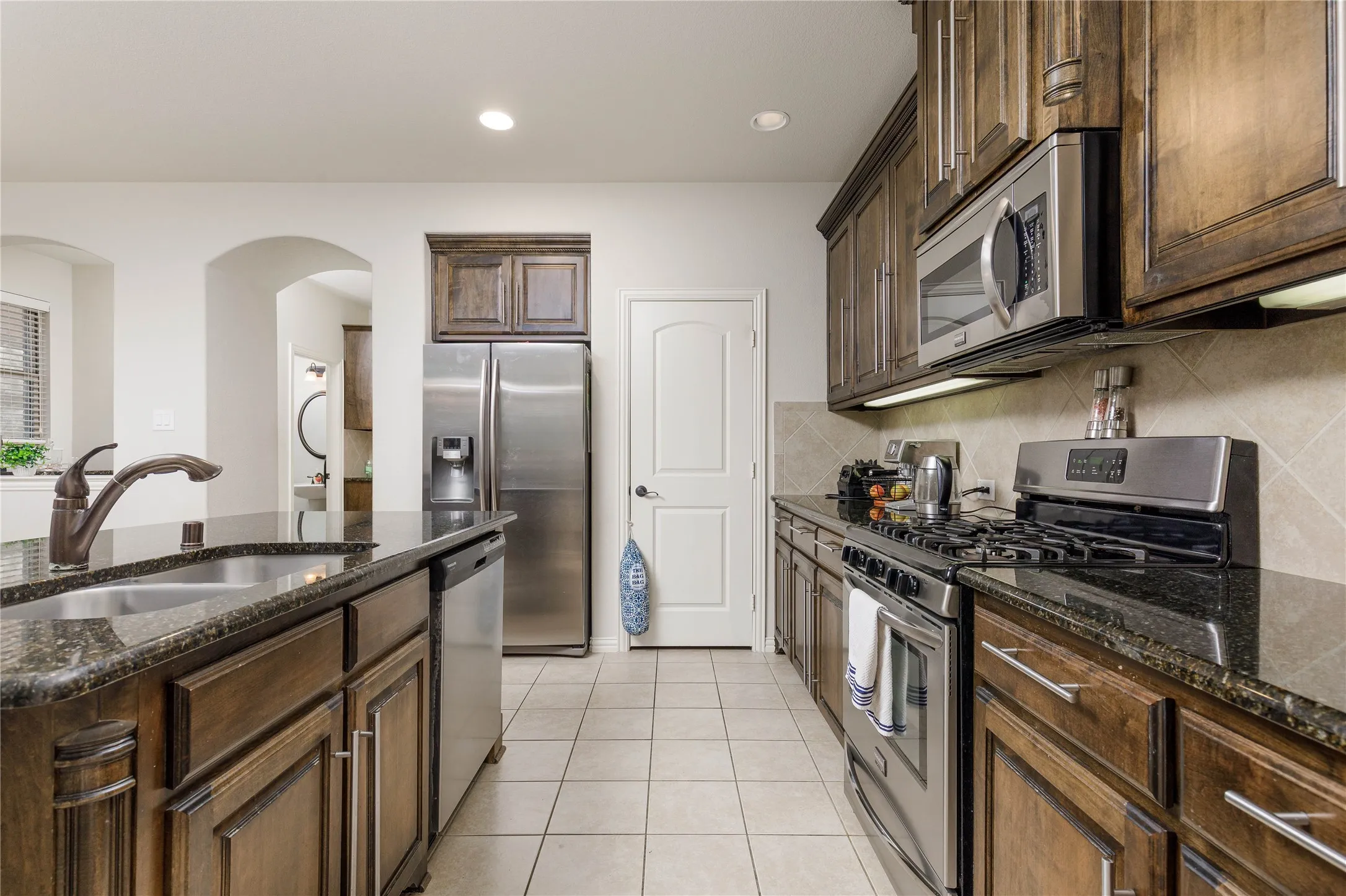 Townhouse For Sale in Dallas County , 632 S Greenville Avenue, Richardson, Texas 75081, 3 Bedroom, 3 Bathroom, 2 Garage spaces, 1,956 Sqft, built in 2012, mls#21277393, Real Estate Agent in Richardson, Homes For Sale in Dallas county, Homes For Sale in Richardson, Realtor in Richardson Texas, Real Estate Brokerage Independent Realty Texas, Luminita Cordes Realtor