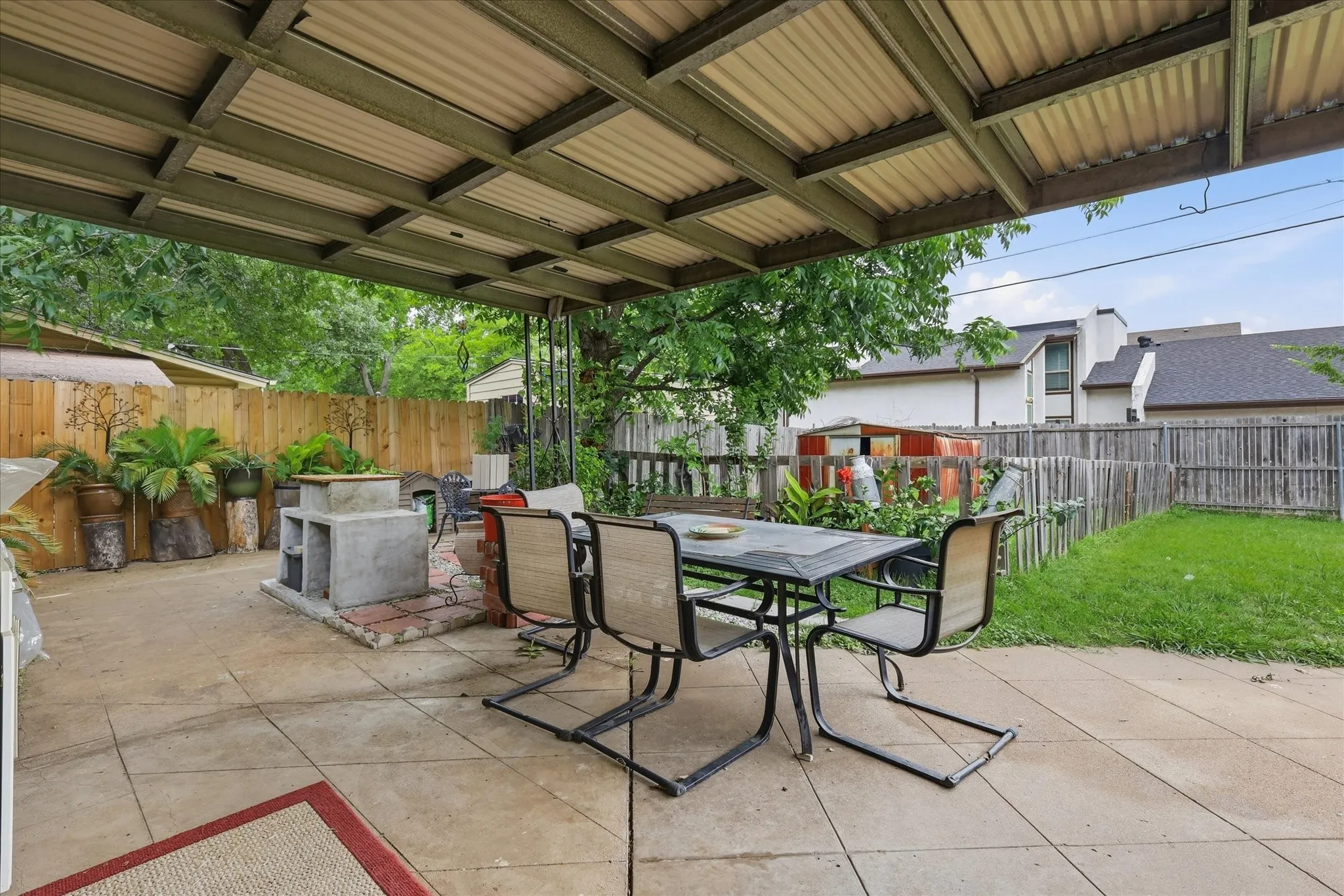Single Family Residence For Sale in Dallas County , 2800 Brockbank Drive, Irving, Texas 75062, 4 Bedrooms, 2 Bathrooms, 1 Garage spaces, 1,398 Sqft, built in 1956, Price $285,000, mls#21274297, Real Estate Agent in Irving, Homes For Sale in Dallas county, Homes For Sale in Irving, Realtor in Irving Texas, Real Estate Brokerage Independent Realty Texas, Luminita Cordes Realtor