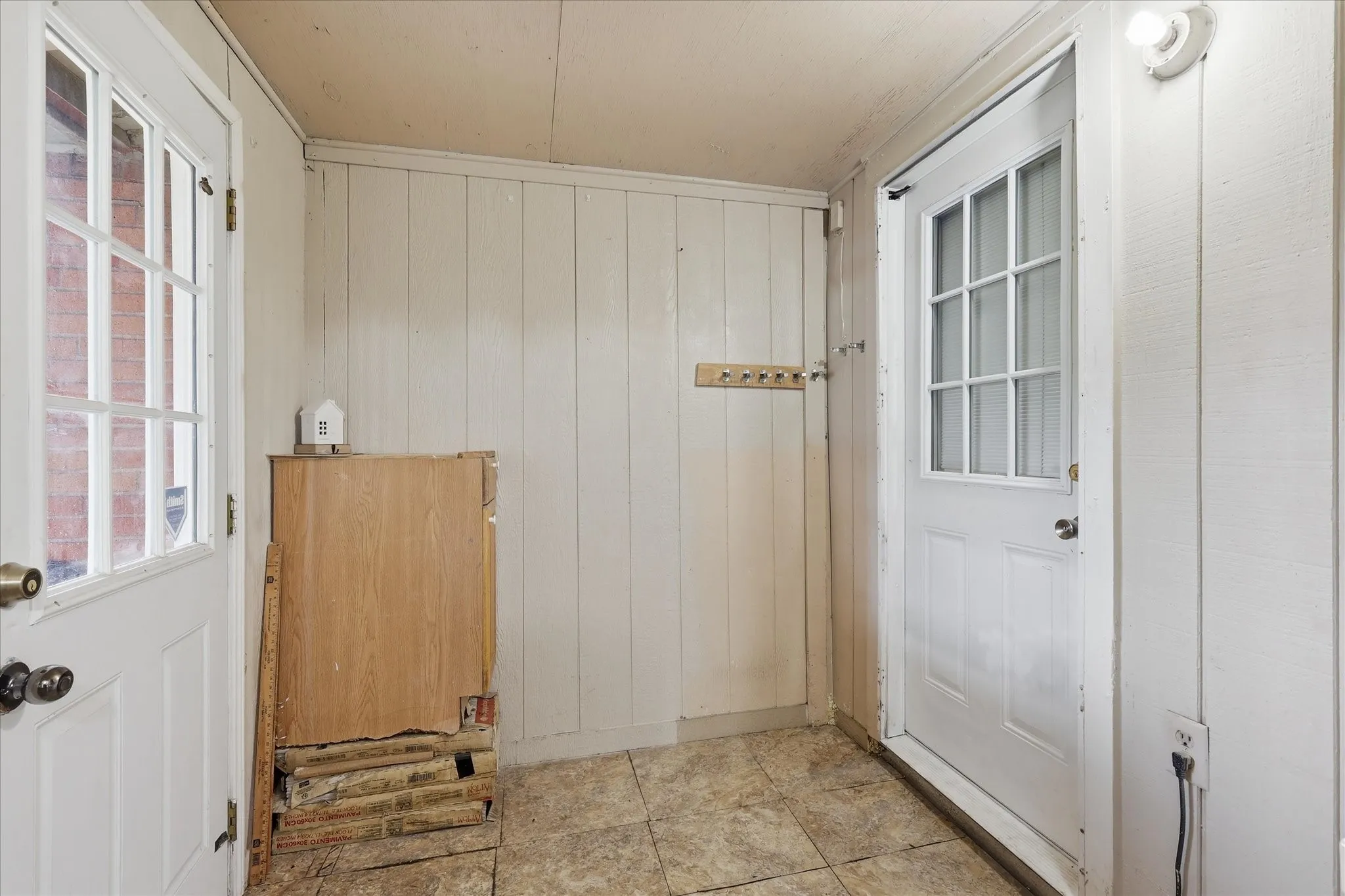 Single Family Residence For Sale in Dallas County , 2800 Brockbank Drive, Irving, Texas 75062, 4 Bedrooms, 2 Bathrooms, 1 Garage spaces, 1,398 Sqft, built in 1956, Price $285,000, mls#21274297, Real Estate Agent in Irving, Homes For Sale in Dallas county, Homes For Sale in Irving, Realtor in Irving Texas, Real Estate Brokerage Independent Realty Texas, Luminita Cordes Realtor