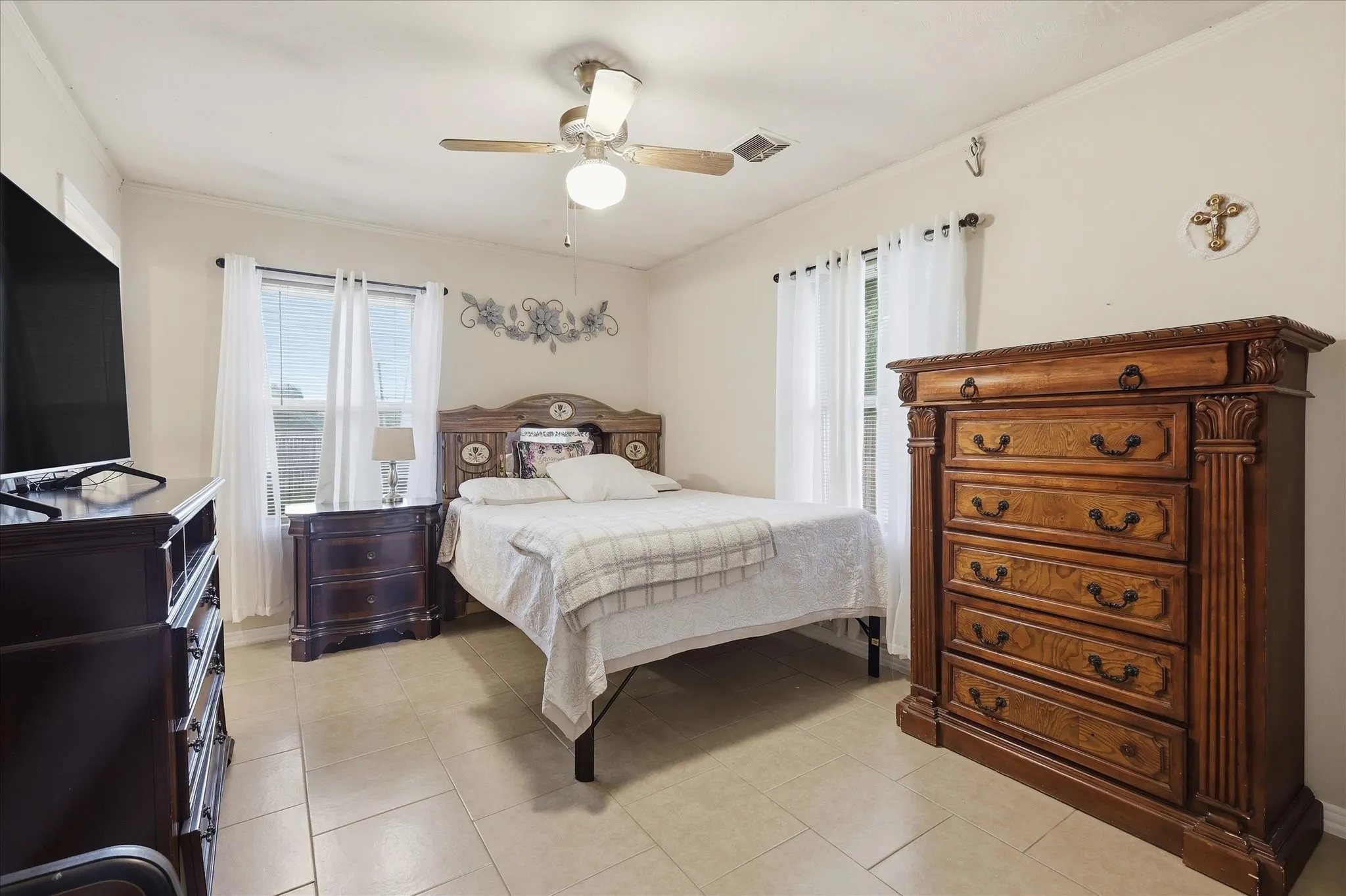Single Family Residence For Sale in Dallas County , 2800 Brockbank Drive, Irving, Texas 75062, 4 Bedrooms, 2 Bathrooms, 1 Garage spaces, 1,398 Sqft, built in 1956, Price $285,000, mls#21274297, Real Estate Agent in Irving, Homes For Sale in Dallas county, Homes For Sale in Irving, Realtor in Irving Texas, Real Estate Brokerage Independent Realty Texas, Luminita Cordes Realtor