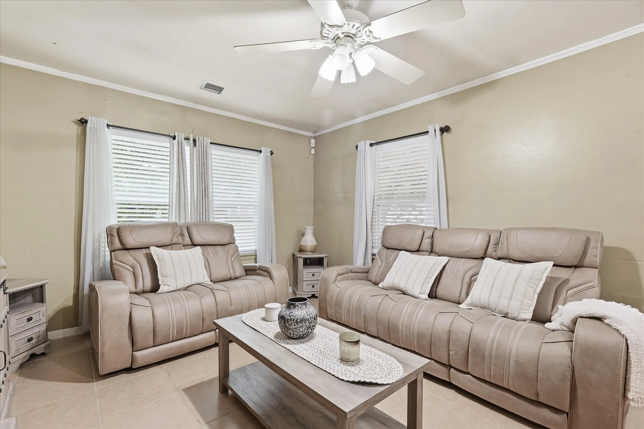 Single Family Residence For Sale in Dallas County , 2800 Brockbank Drive, Irving, Texas 75062, 4 Bedrooms, 2 Bathrooms, 1 Garage spaces, 1,398 Sqft, built in 1956, Price $285,000, mls#21274297, Real Estate Agent in Irving, Homes For Sale in Dallas county, Homes For Sale in Irving, Realtor in Irving Texas, Real Estate Brokerage Independent Realty Texas, Luminita Cordes Realtor