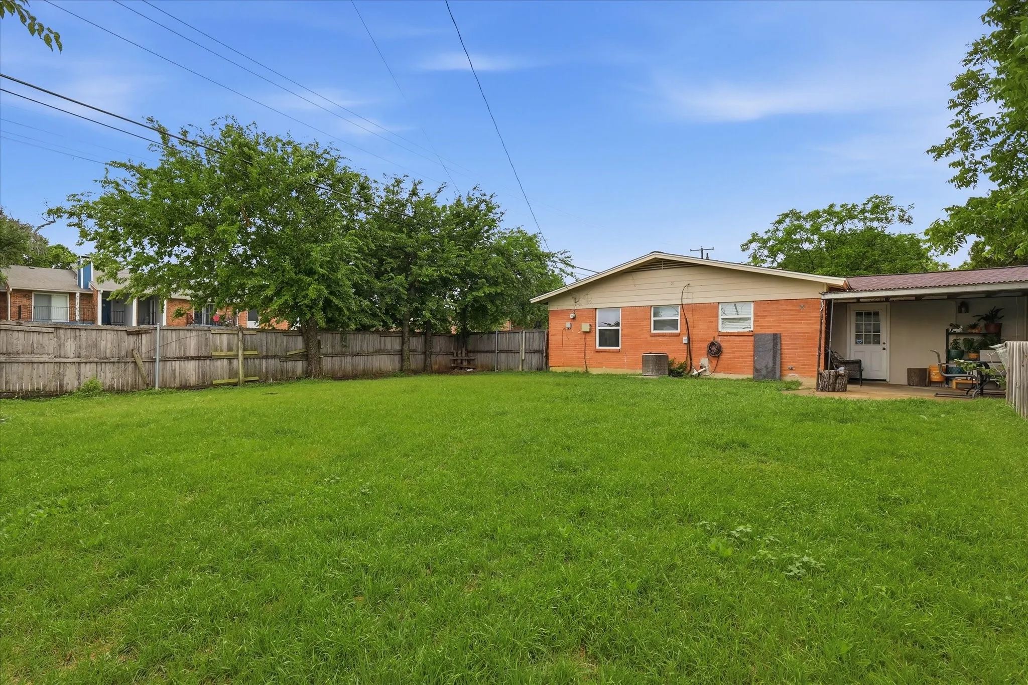 Single Family Residence For Sale in Dallas County , 2800 Brockbank Drive, Irving, Texas 75062, 4 Bedrooms, 2 Bathrooms, 1 Garage spaces, 1,398 Sqft, built in 1956, Price $285,000, mls#21274297, Real Estate Agent in Irving, Homes For Sale in Dallas county, Homes For Sale in Irving, Realtor in Irving Texas, Real Estate Brokerage Independent Realty Texas, Luminita Cordes Realtor